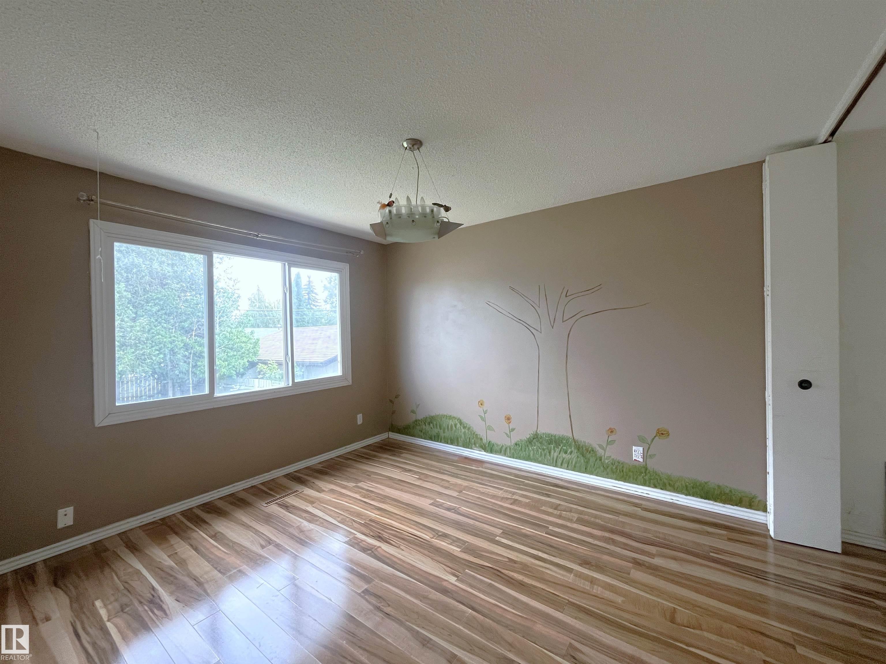 Photo 9 at 8817 163 Street NW, Meadowlark Park, Edmonton