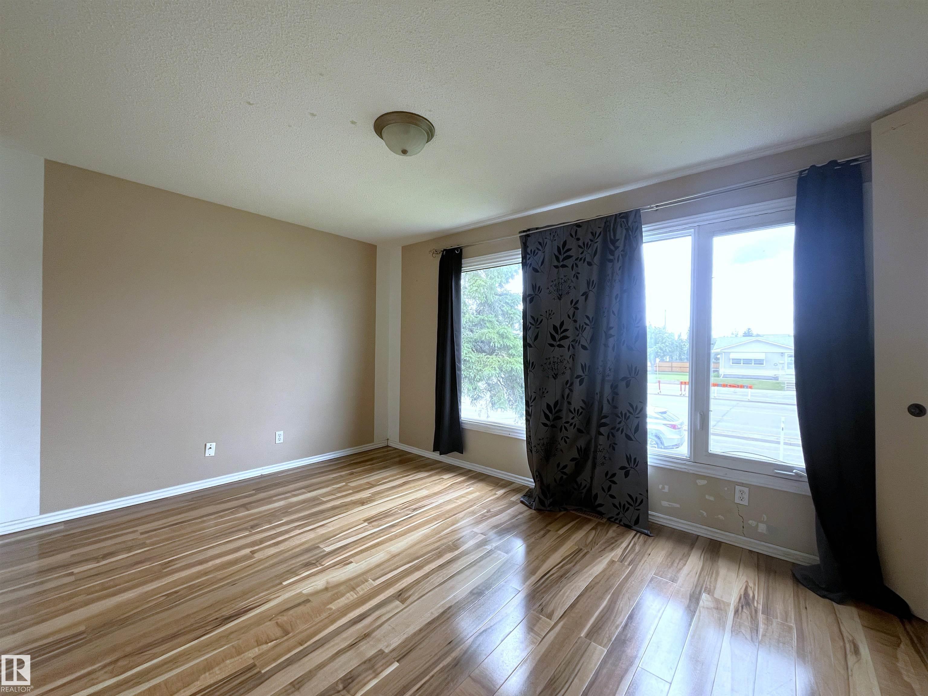 Photo 10 at 8817 163 Street NW, Meadowlark Park, Edmonton