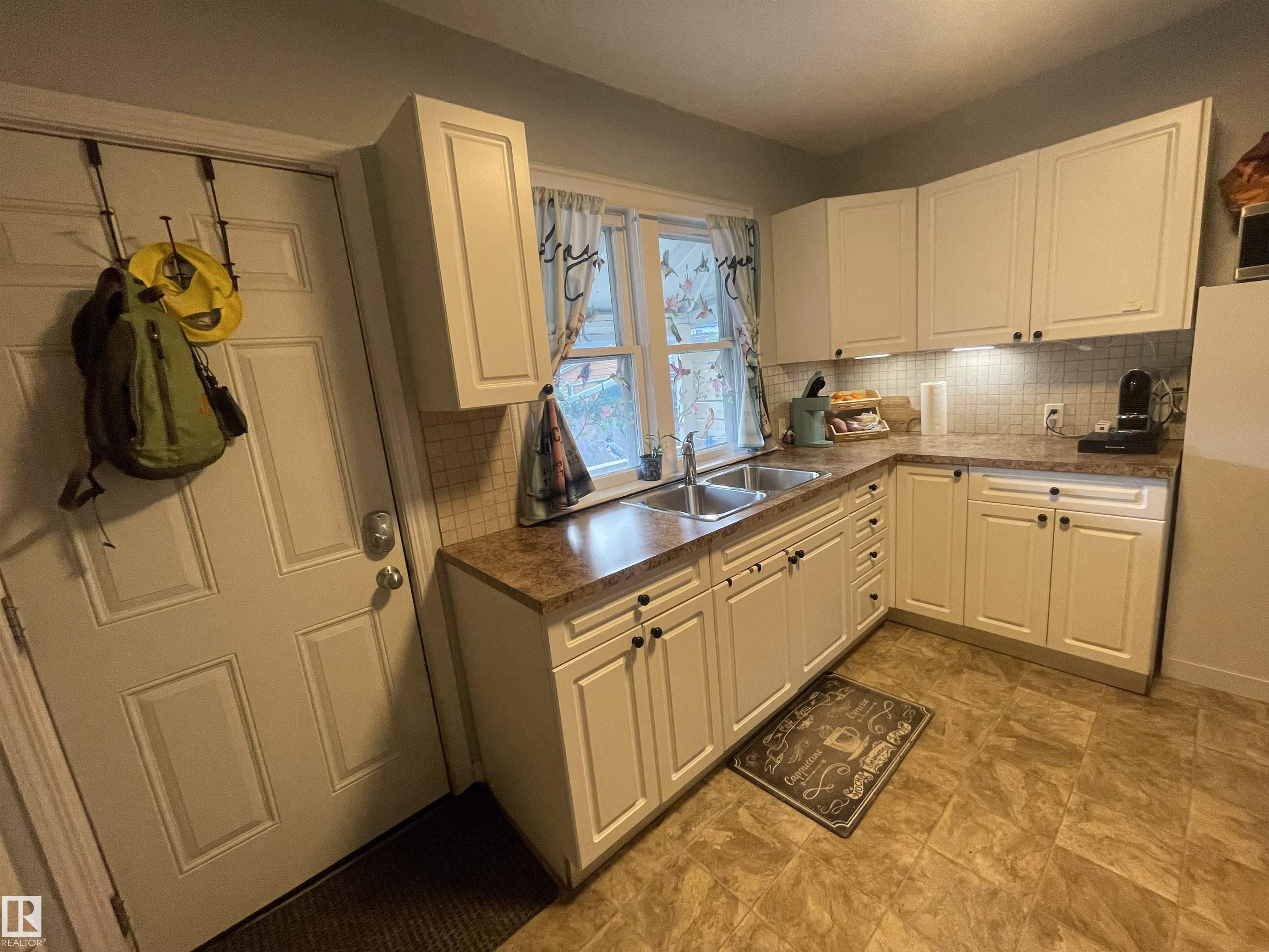Photo 15 at 11230 96 Street NW, Alberta Avenue, Edmonton