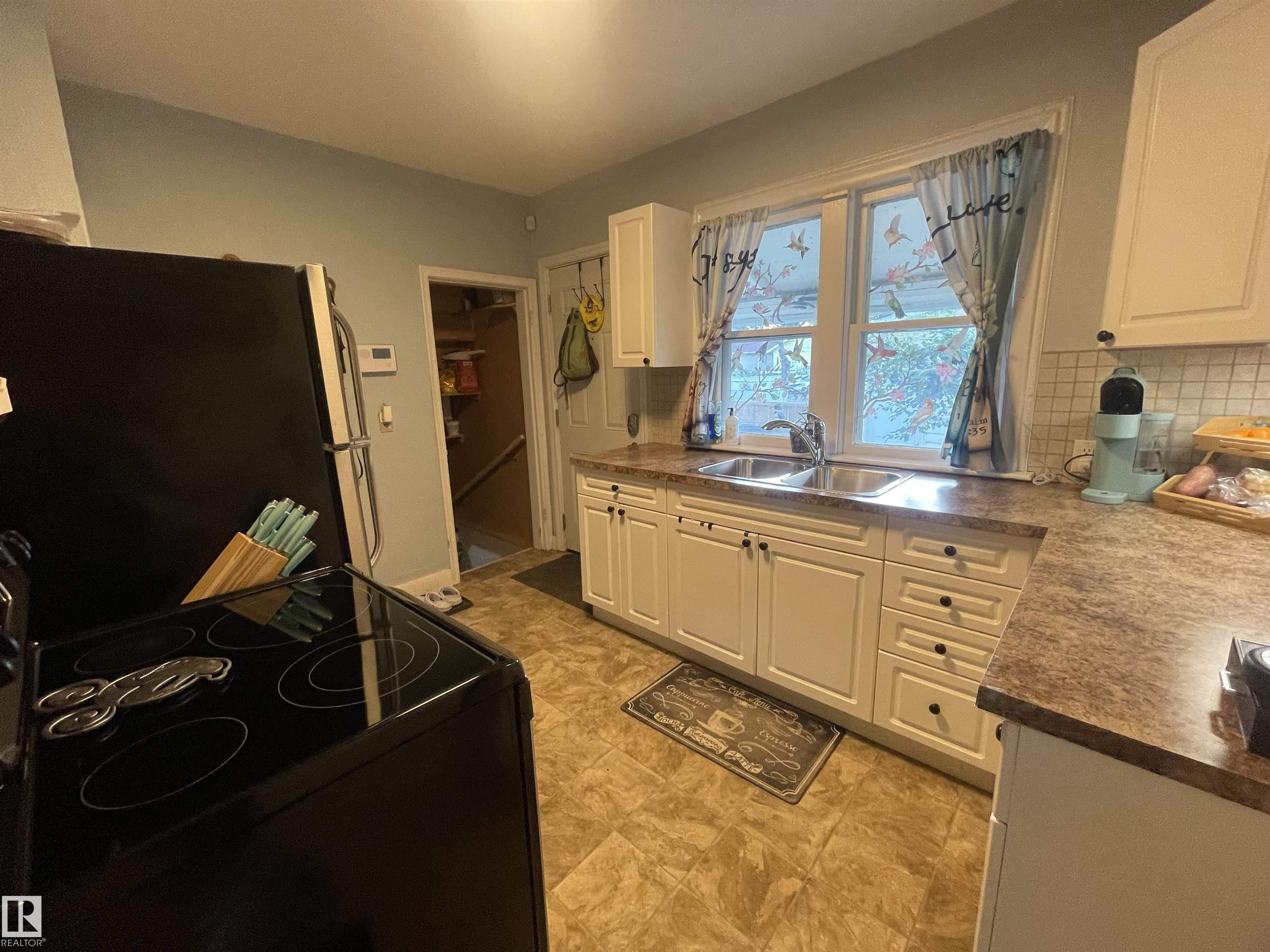 Photo 18 at 11230 96 Street NW, Alberta Avenue, Edmonton