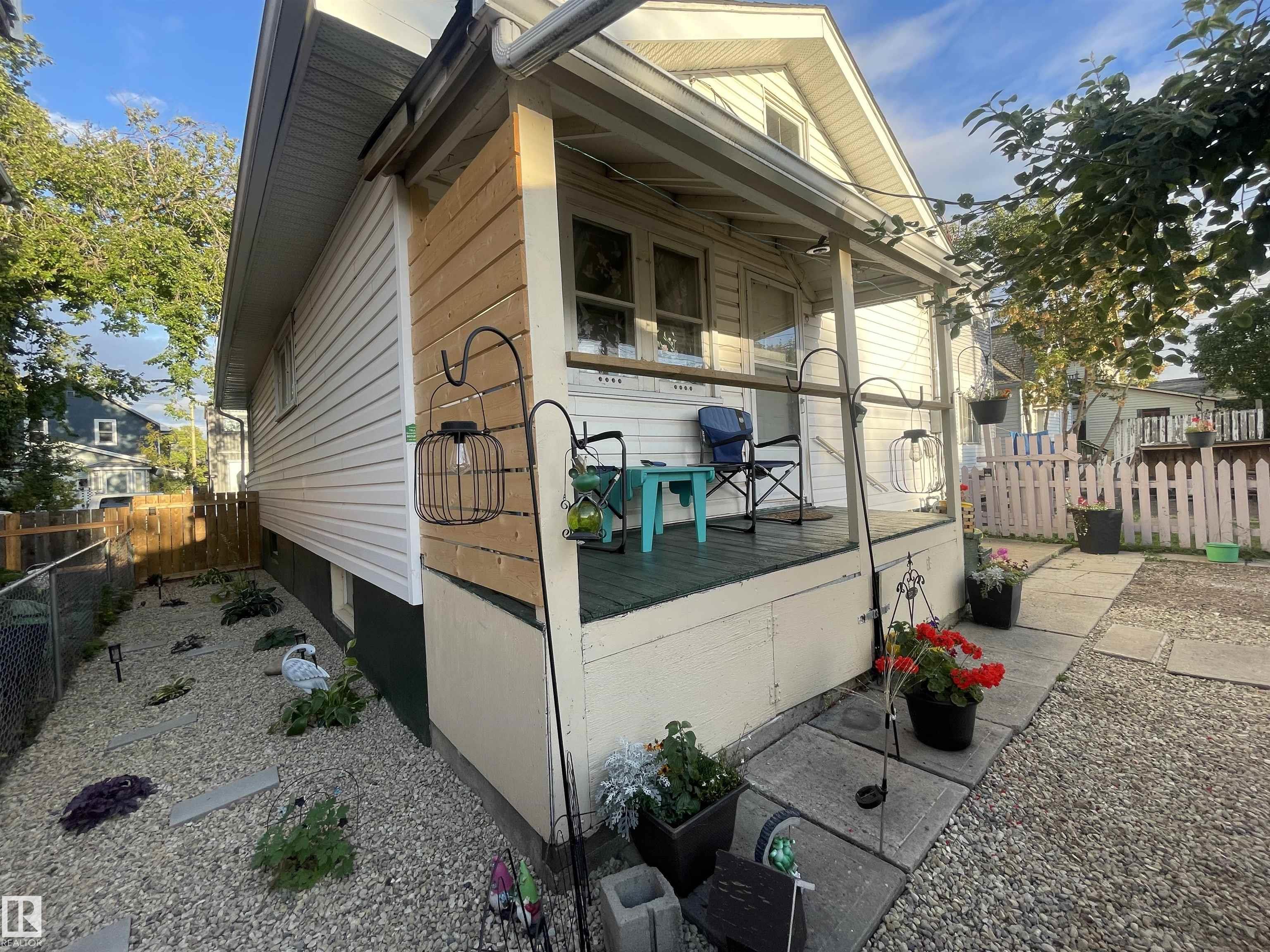 Photo 36 at 11230 96 Street NW, Alberta Avenue, Edmonton