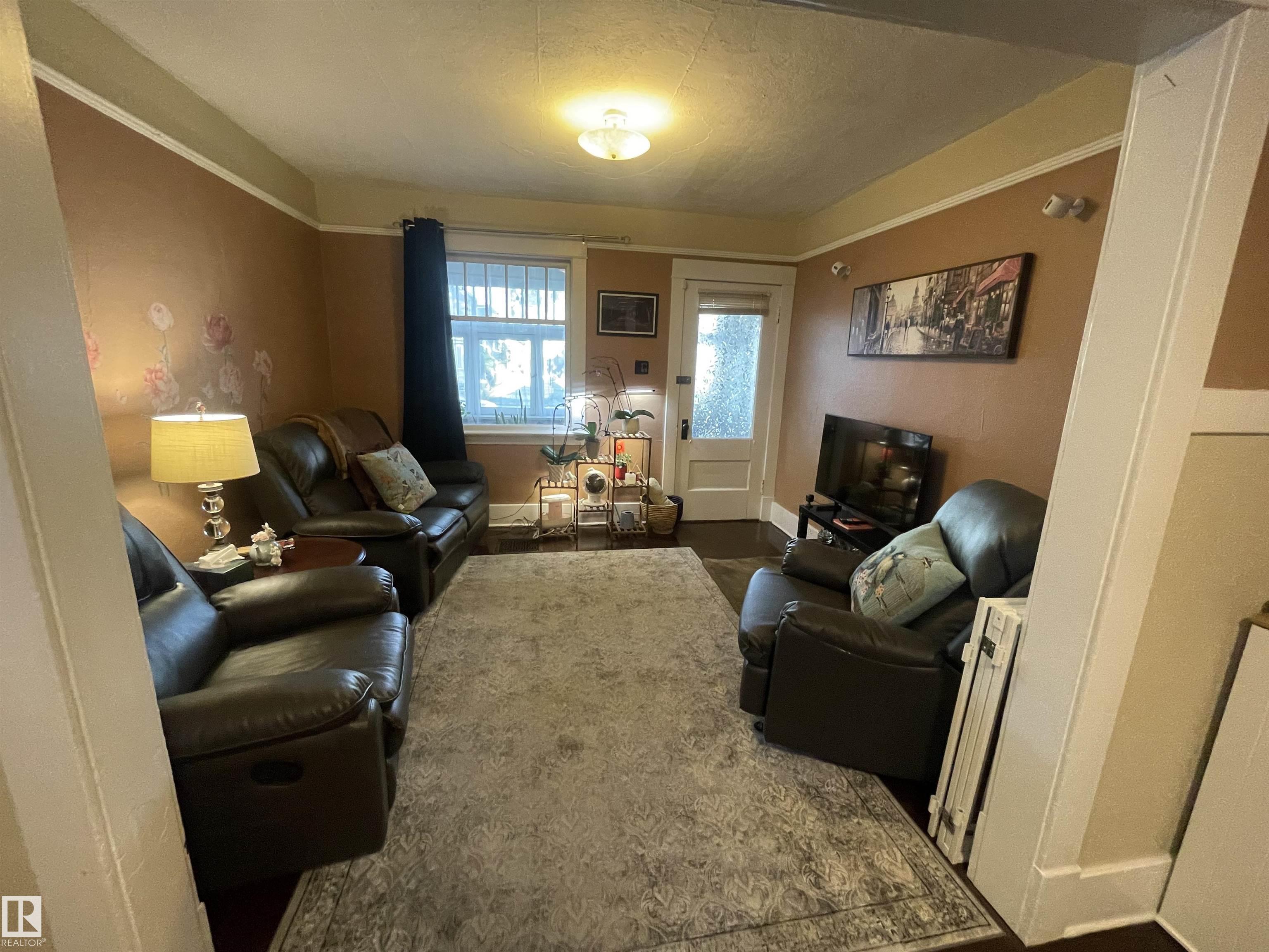 Photo 7 at 11230 96 Street NW, Alberta Avenue, Edmonton