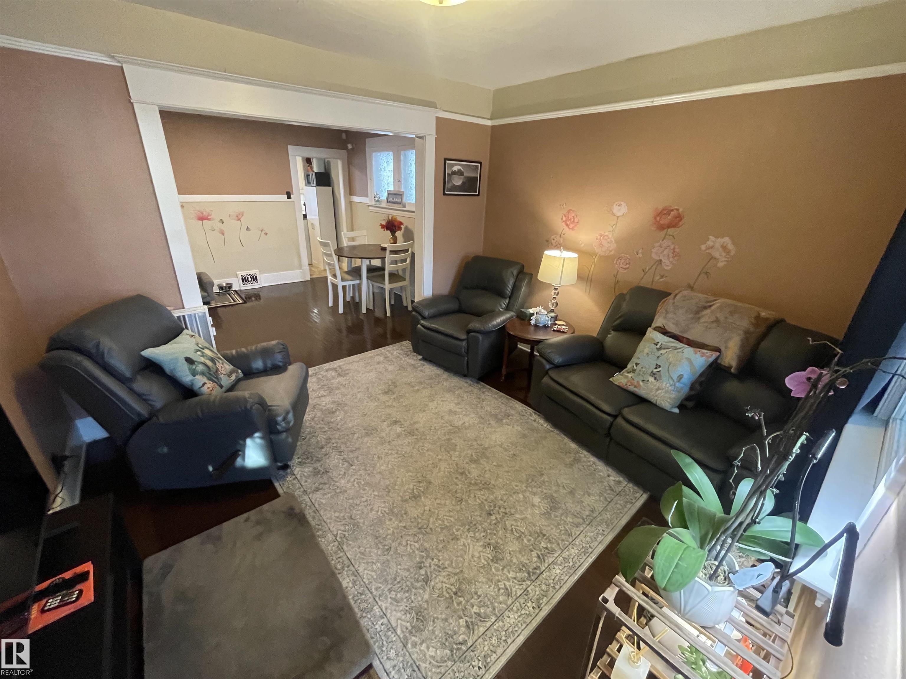 Photo 8 at 11230 96 Street NW, Alberta Avenue, Edmonton