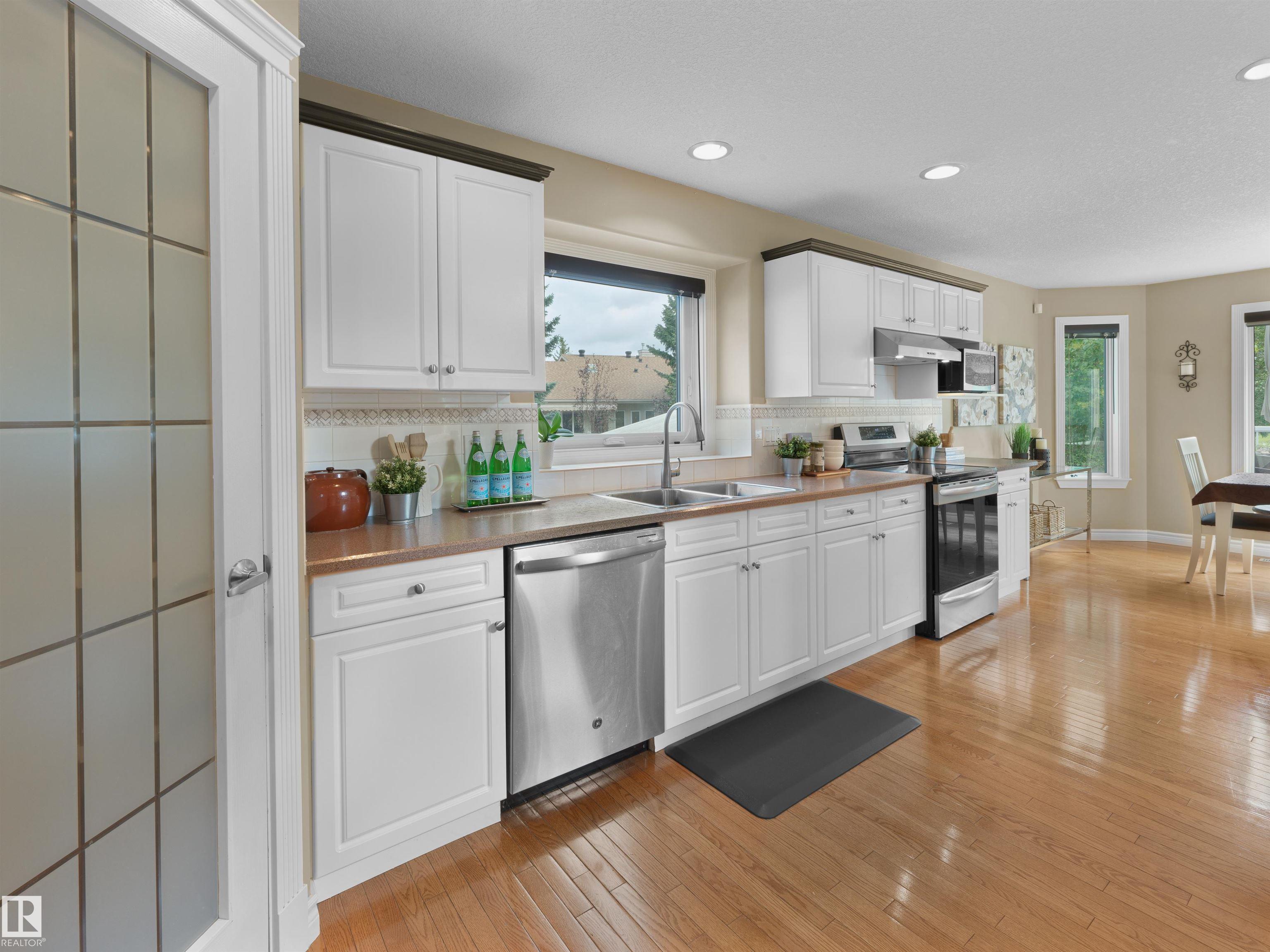 Photo 10 at 915 Picard Drive NW, Potter Greens, Edmonton