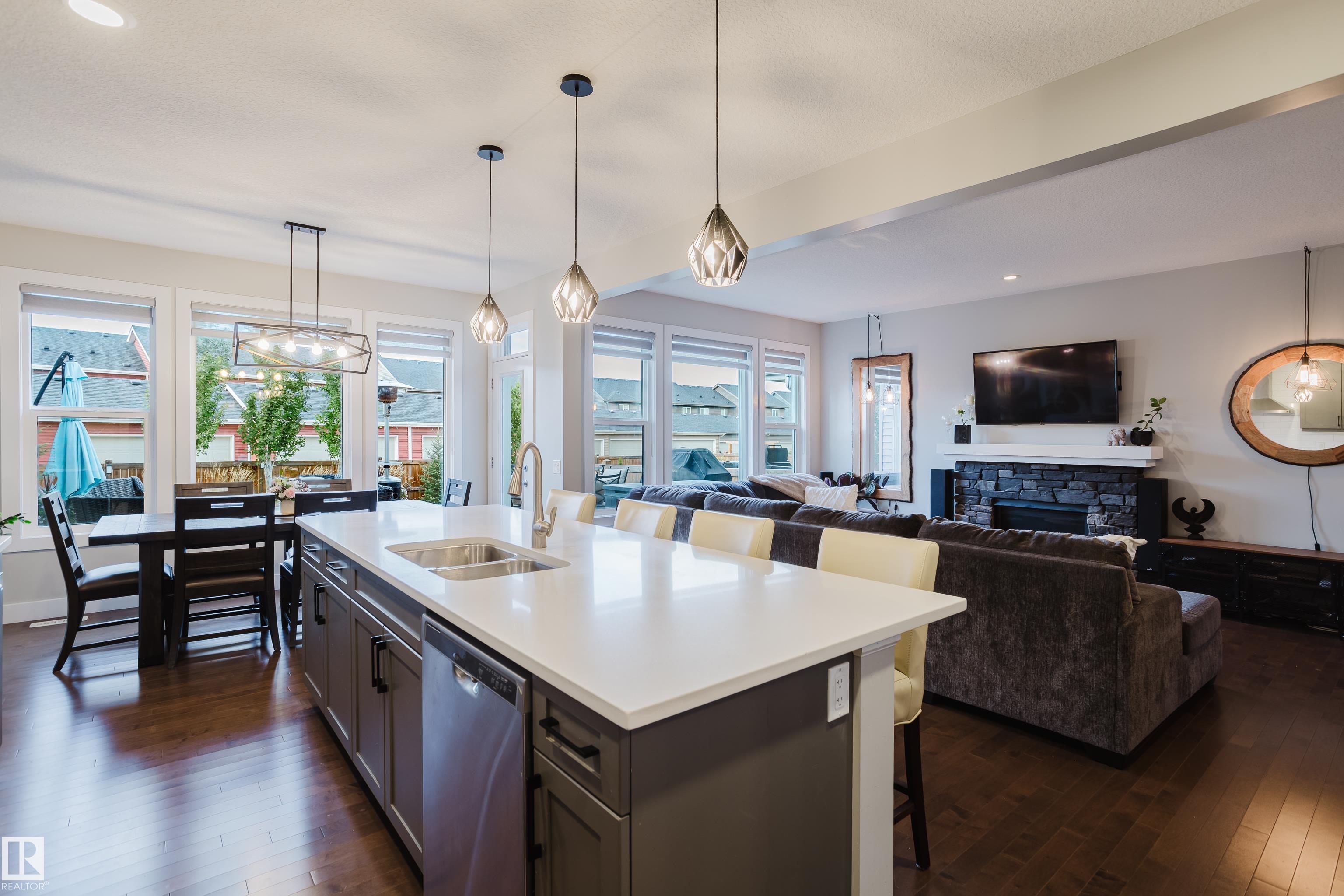 Photo 10 at 15820 15 Avenue SW, Glenridding Heights, Edmonton