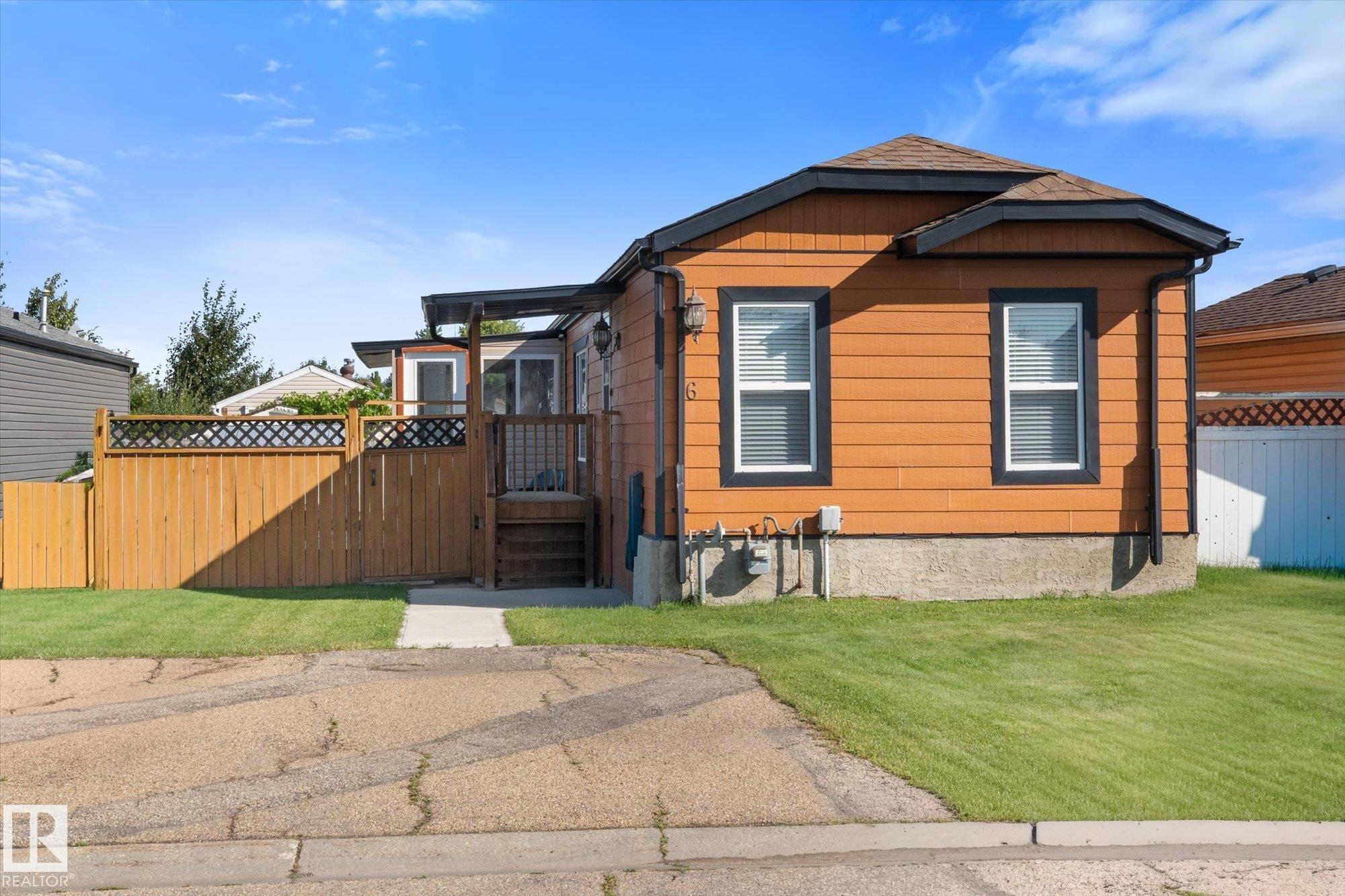 6 Sunset Boulevard, Heatherglen, Spruce Grove photo number 2