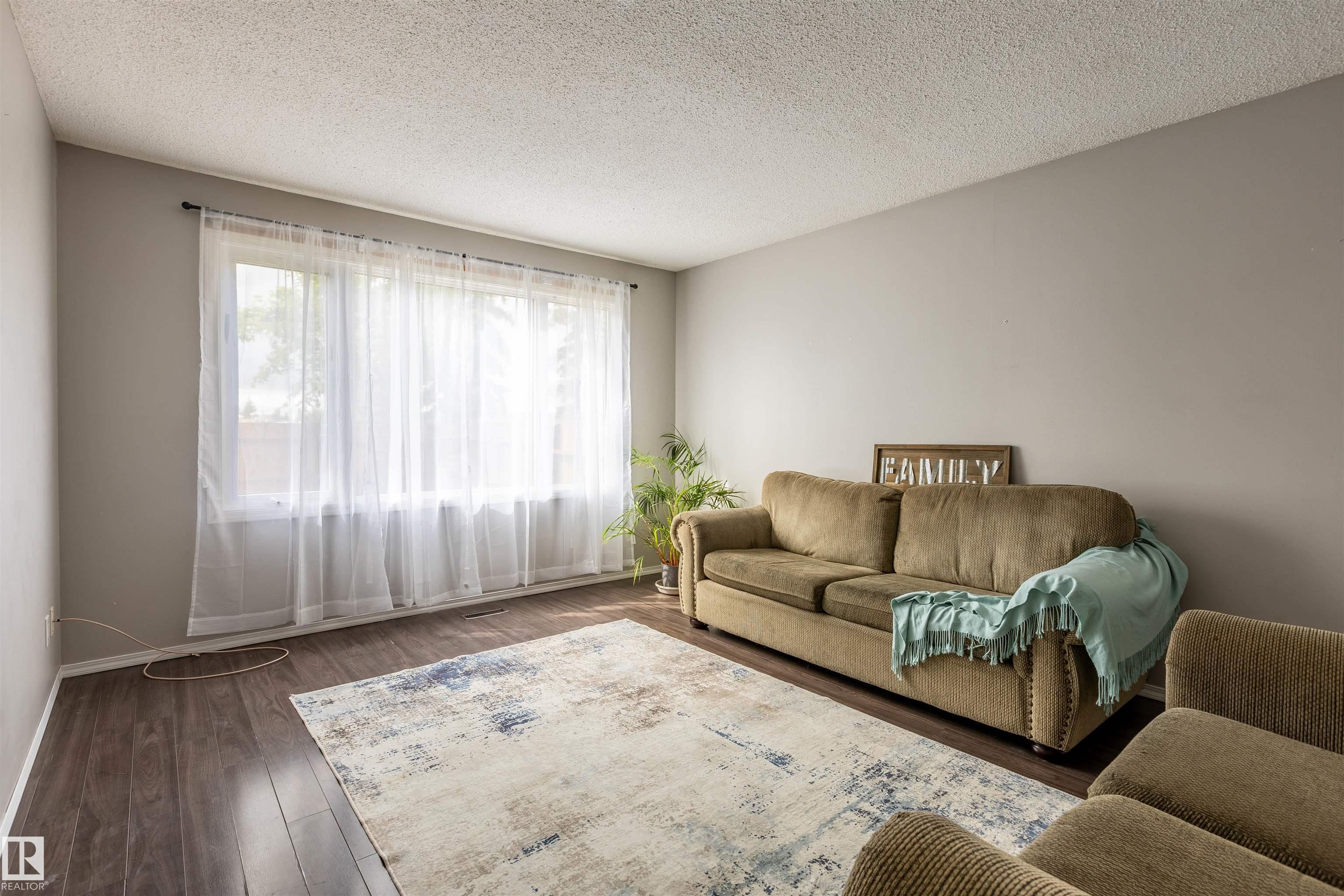Photo 12 at 44 - 650 Grandin Drive, Morinville