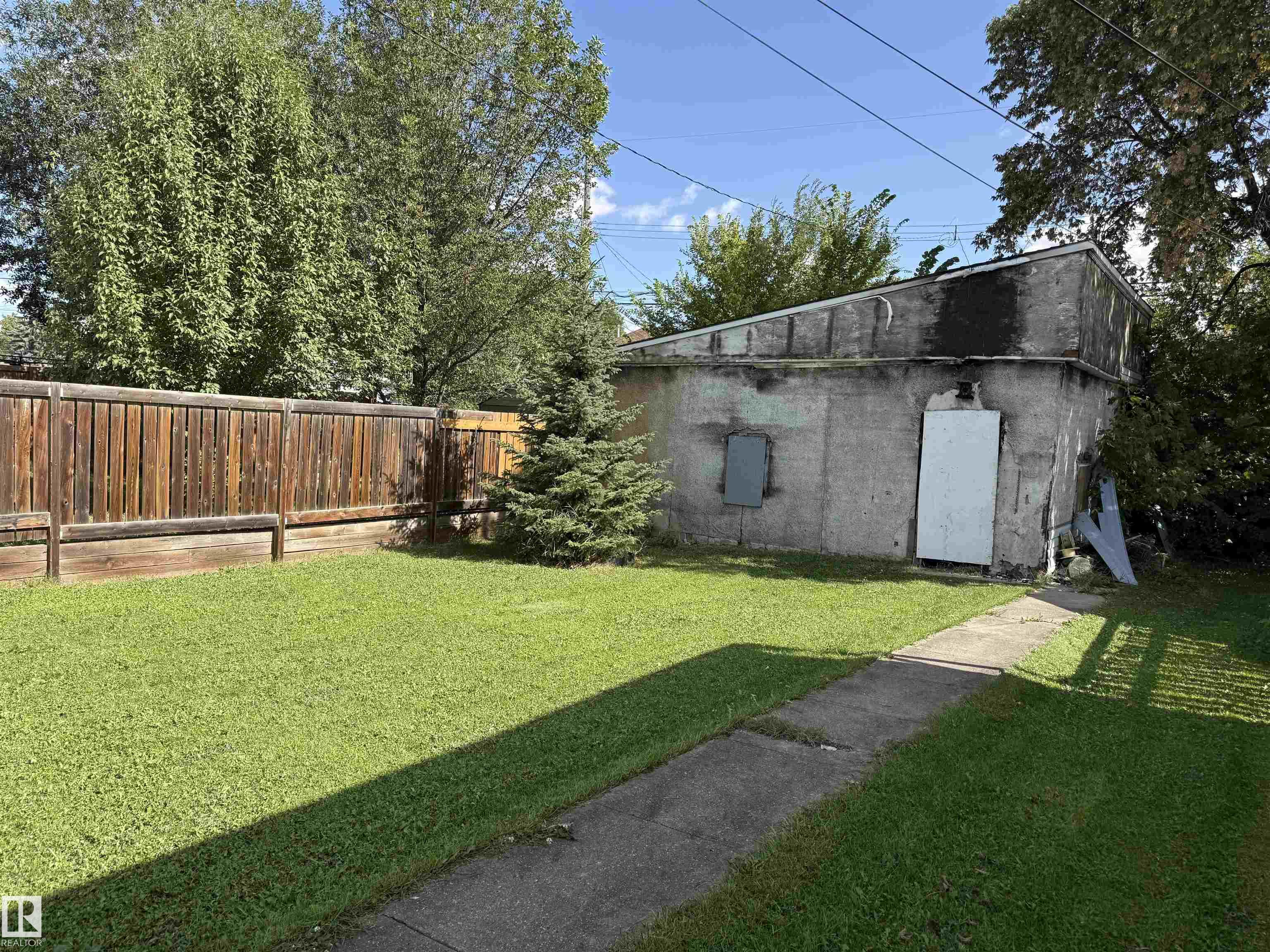 Photo 7 at 12061 97 Street NW, Alberta Avenue, Edmonton