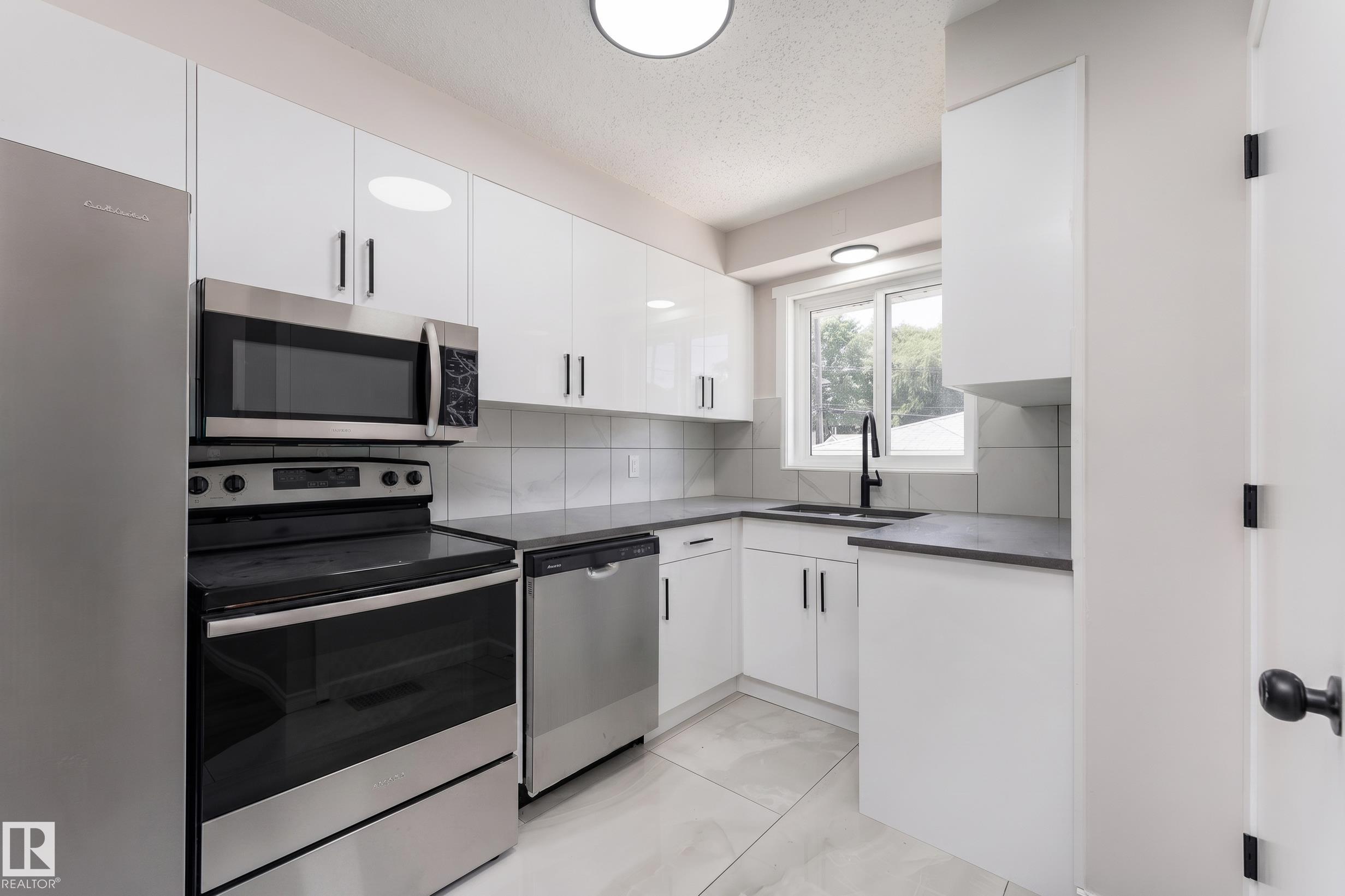 Photo 13 at 12224 55 Street NW, Newton, Edmonton