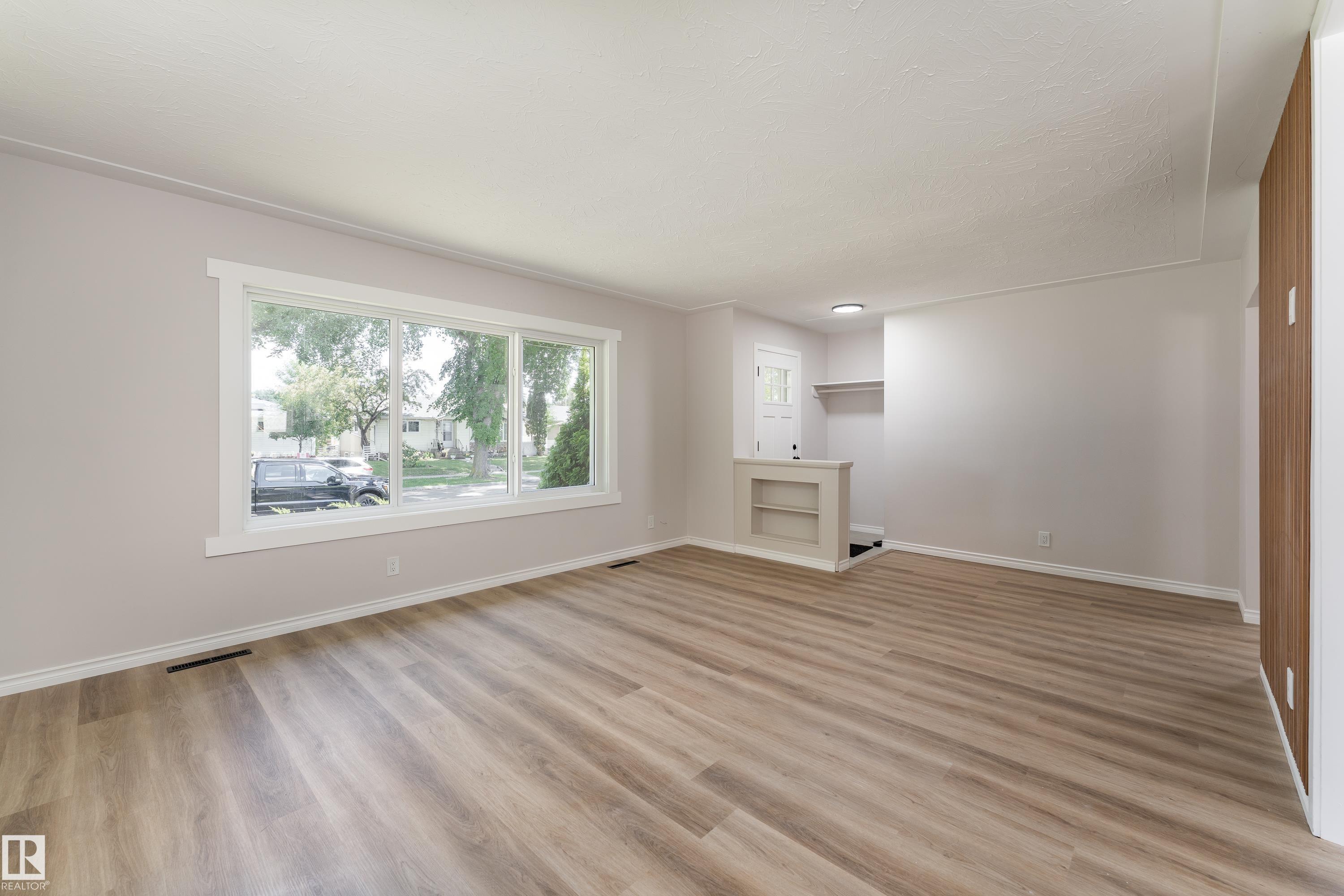 12224 55 Street NW, Newton, Edmonton