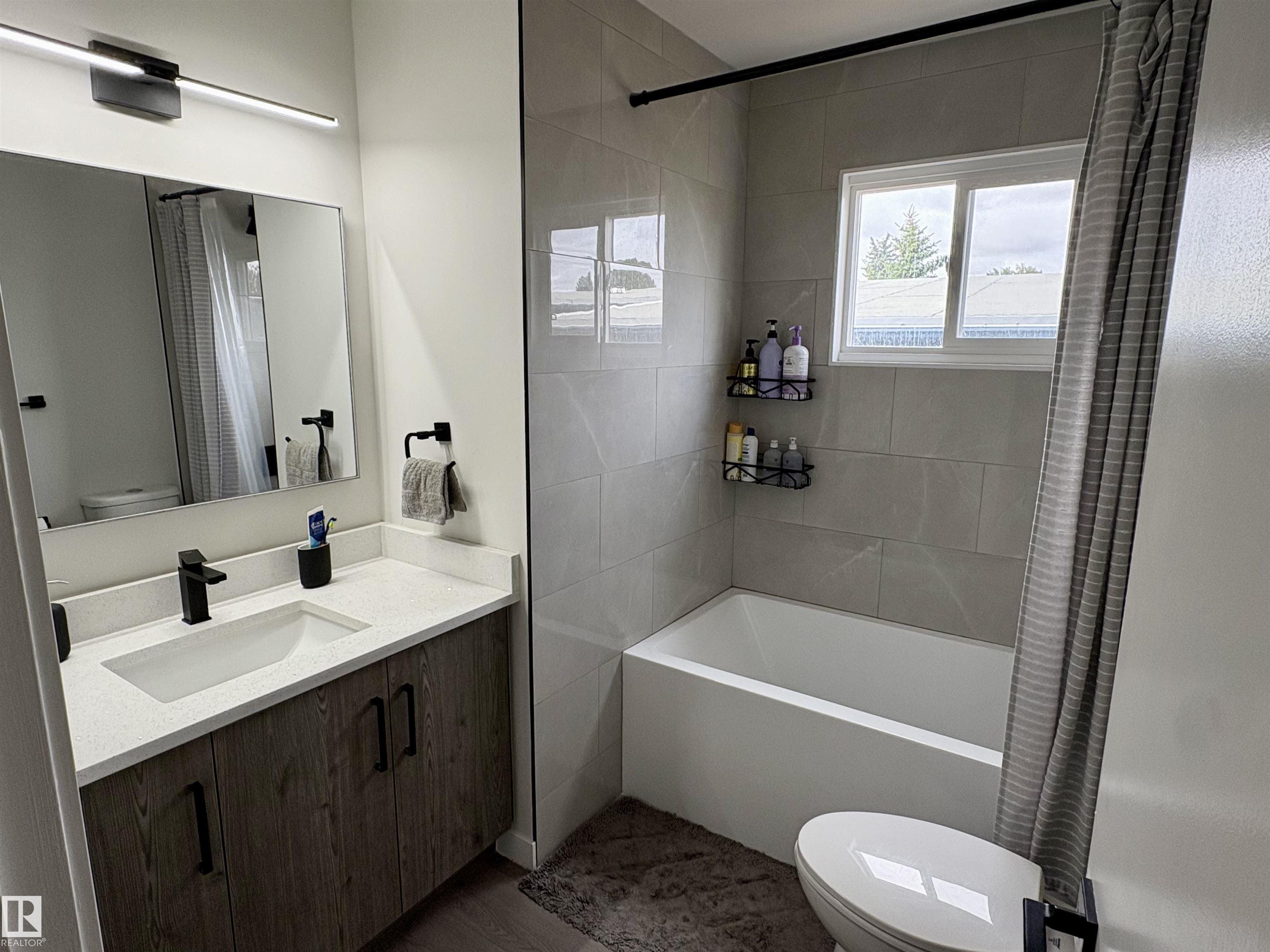 Photo 18 at 9520 150 Avenue NW, Evansdale, Edmonton