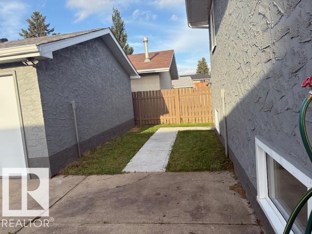 Photo 29 at 9520 150 Avenue NW, Evansdale, Edmonton