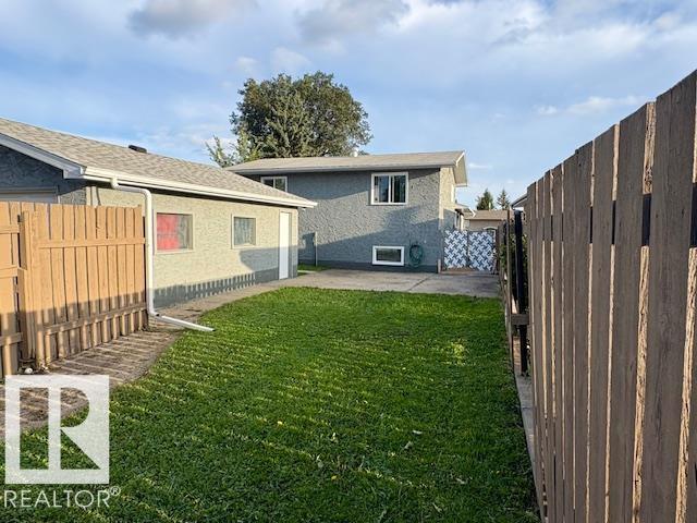 Photo 30 at 9520 150 Avenue NW, Evansdale, Edmonton