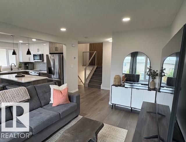 Photo 6 at 9520 150 Avenue NW, Evansdale, Edmonton