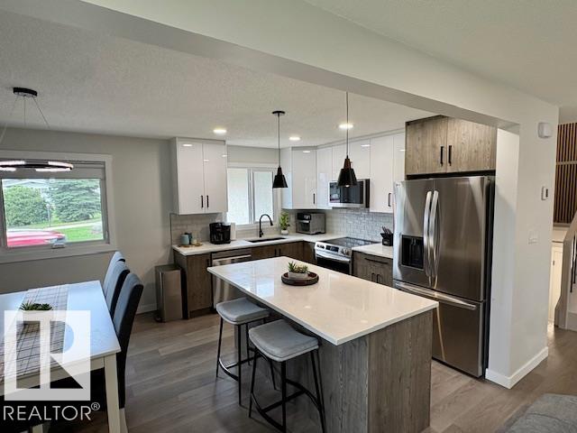 Photo 7 at 9520 150 Avenue NW, Evansdale, Edmonton