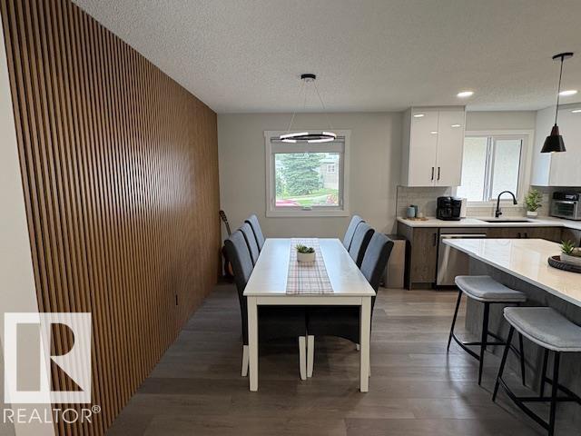 Photo 8 at 9520 150 Avenue NW, Evansdale, Edmonton