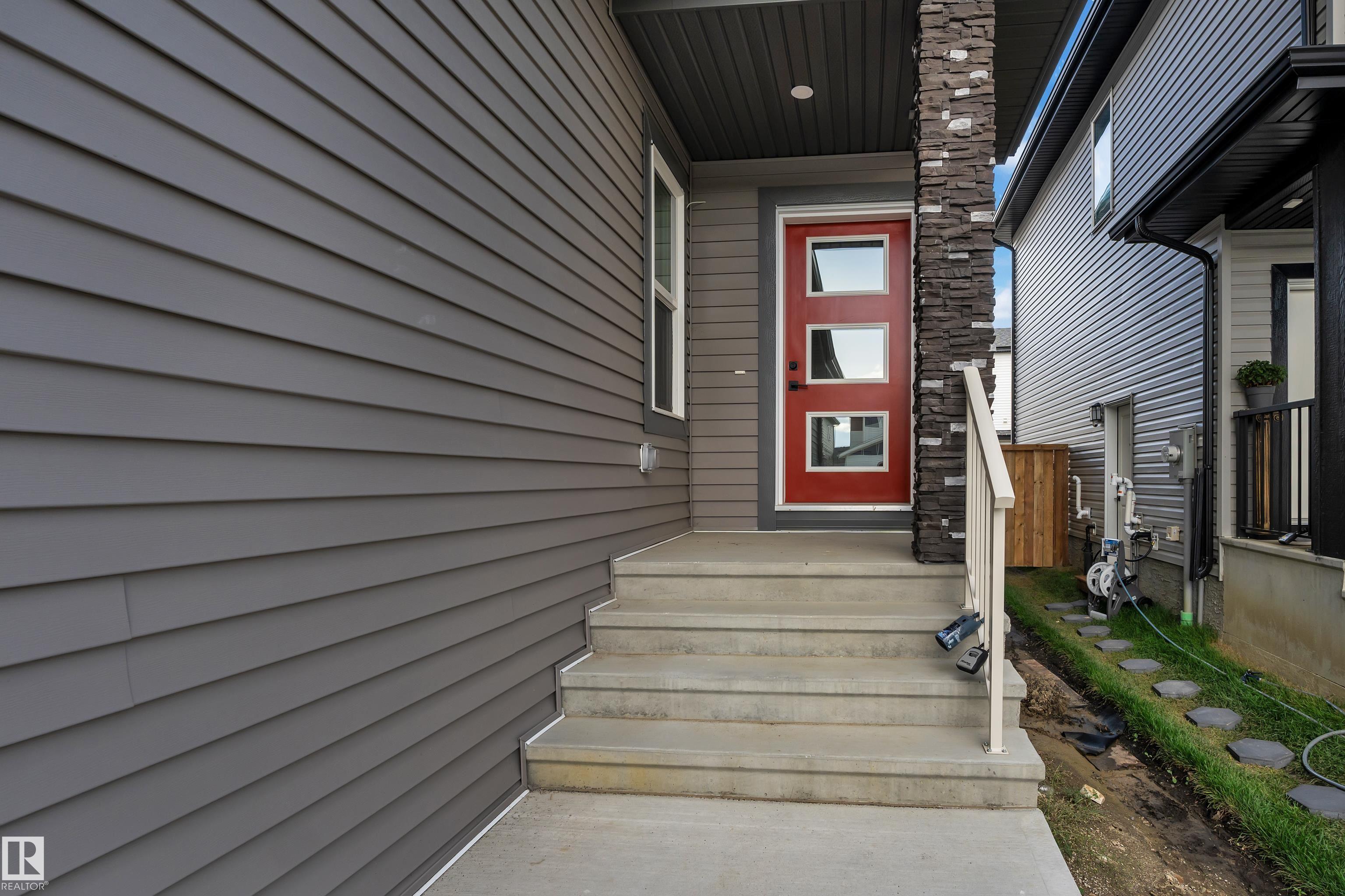 Listing photo thumbnail