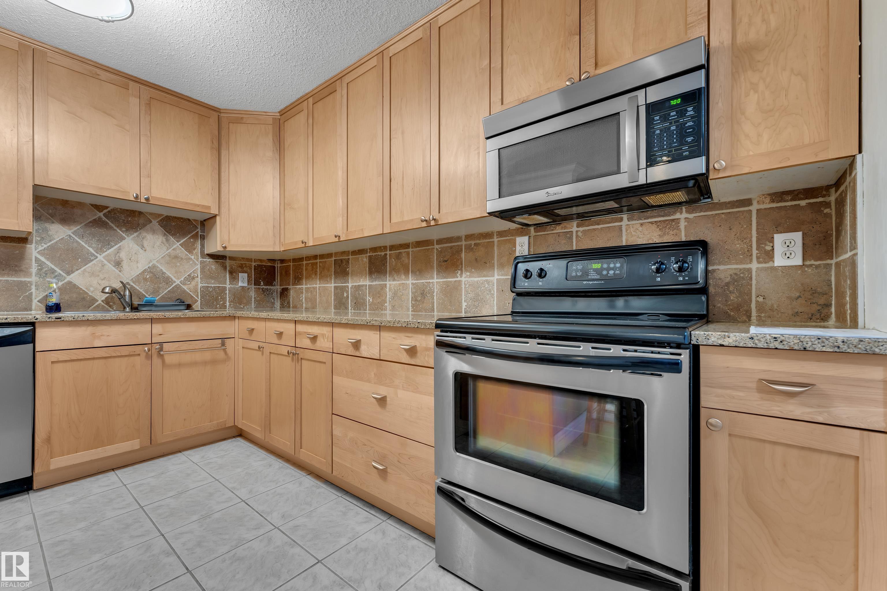 304 - 10165 113 Street NW, Wîhkwêntôwin, Edmonton