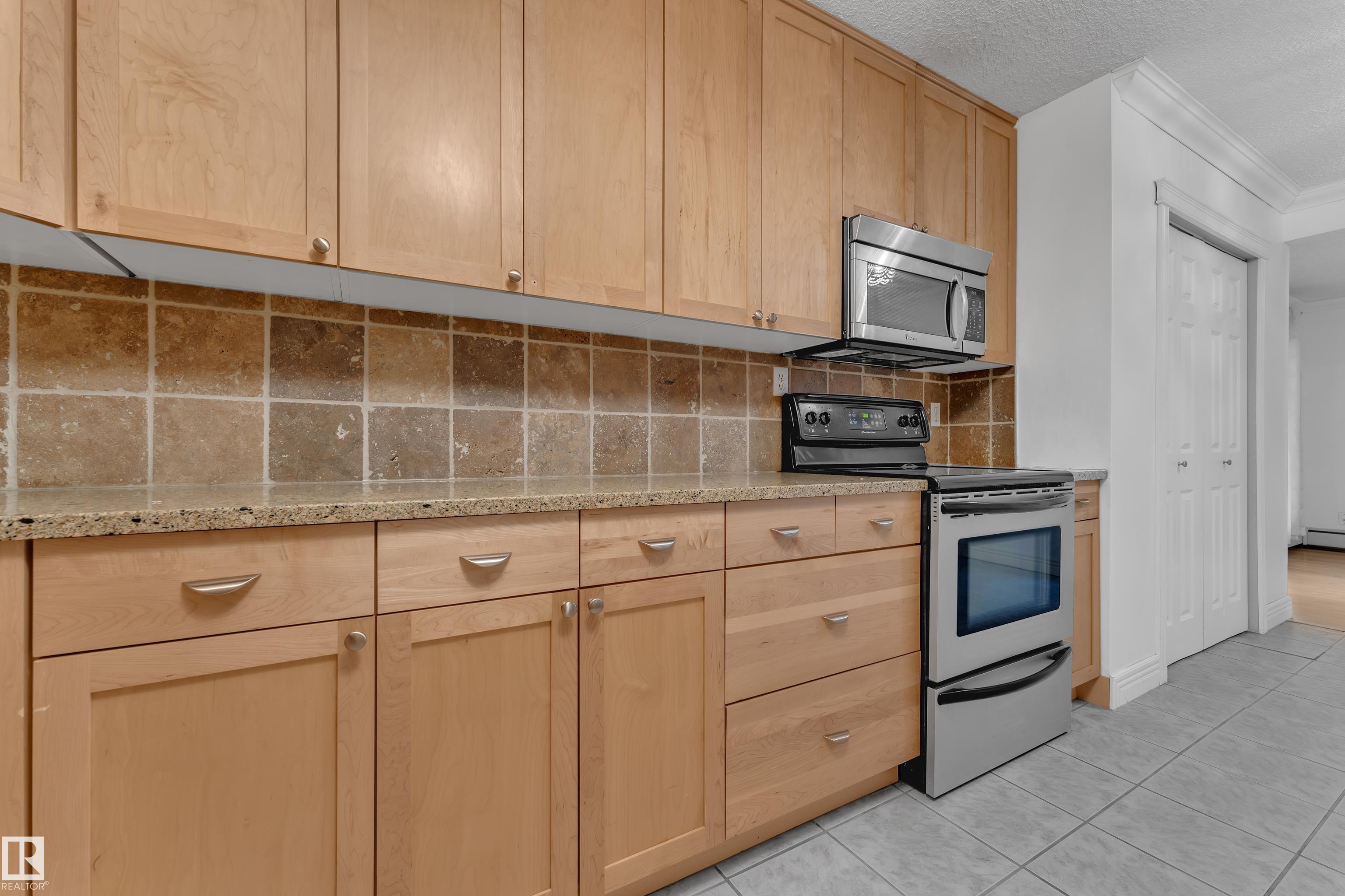 304 - 10165 113 Street NW, Wîhkwêntôwin, Edmonton