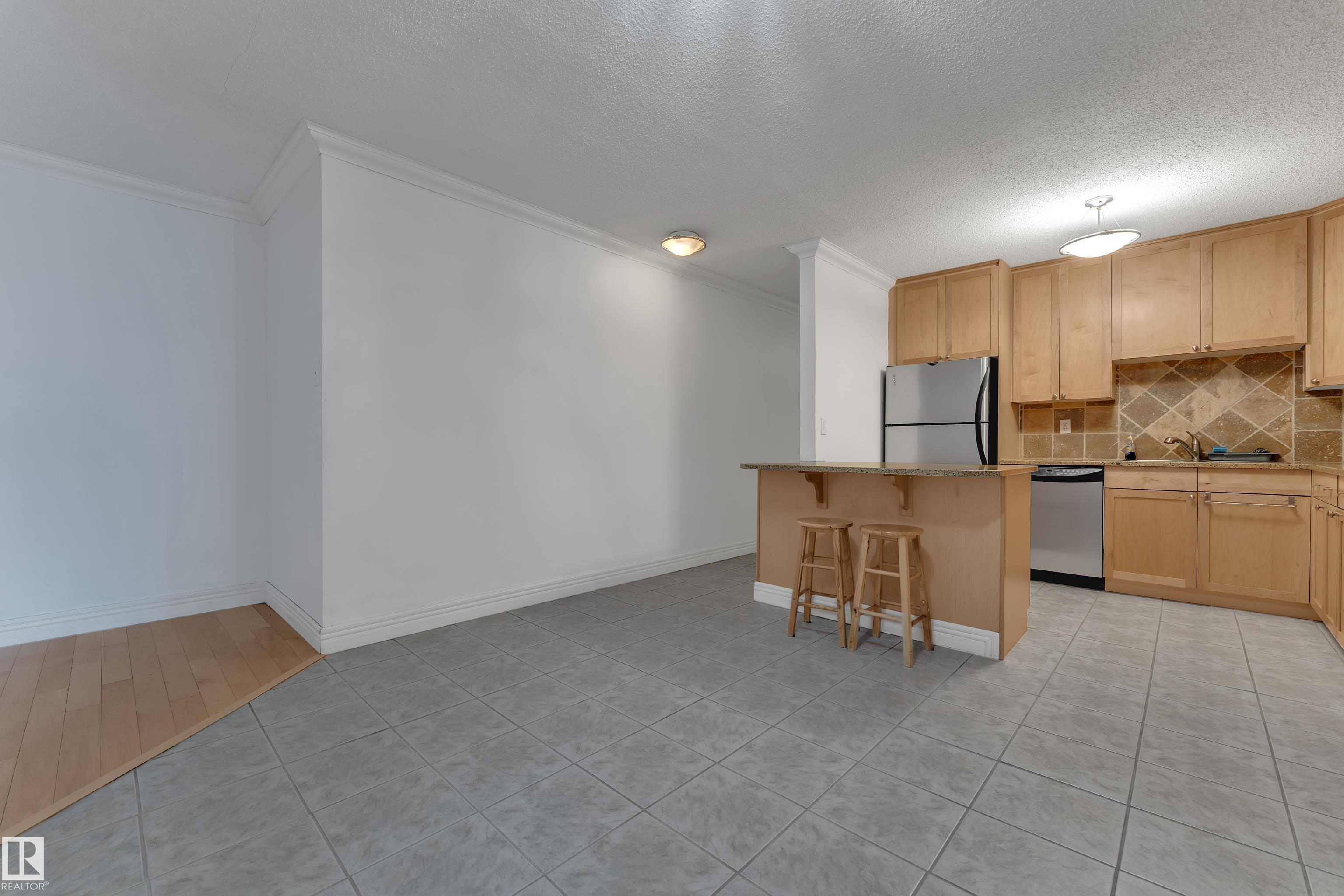 Photo 9 at 304 - 10165 113 Street NW, Wîhkwêntôwin, Edmonton