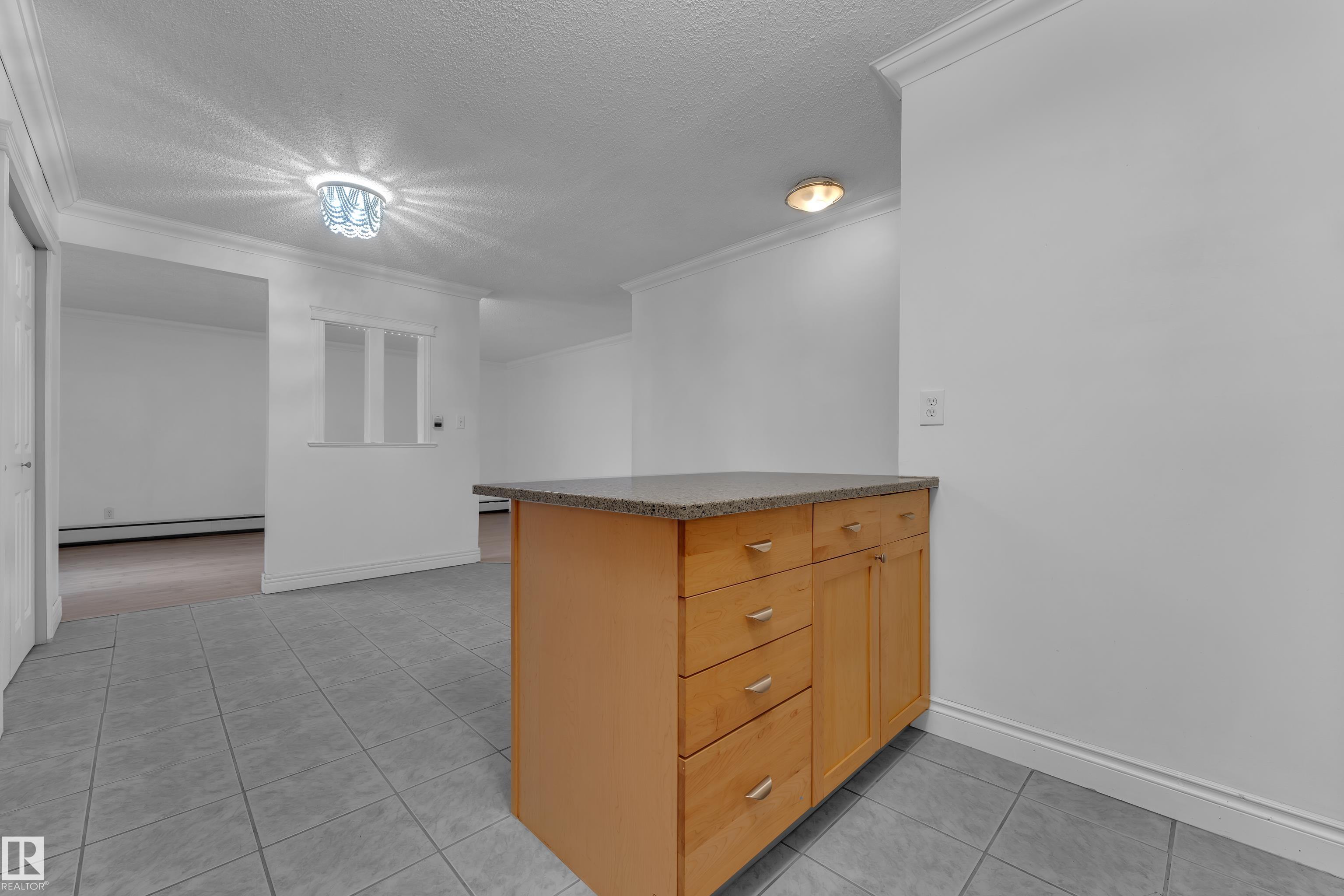Photo 10 at 304 - 10165 113 Street NW, Wîhkwêntôwin, Edmonton