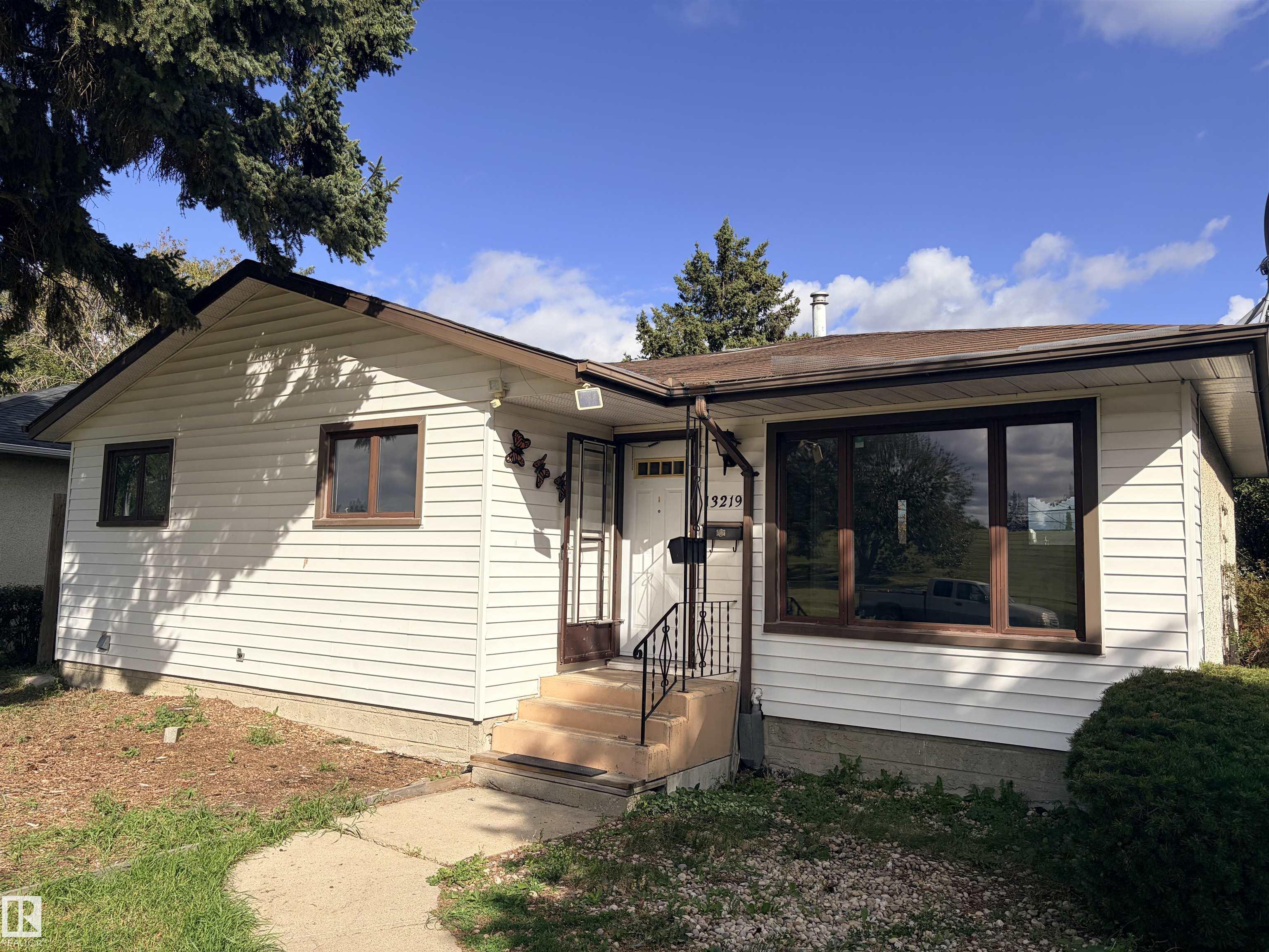 Photo 12 at 13219 107 Street NW, Rosslyn, Edmonton