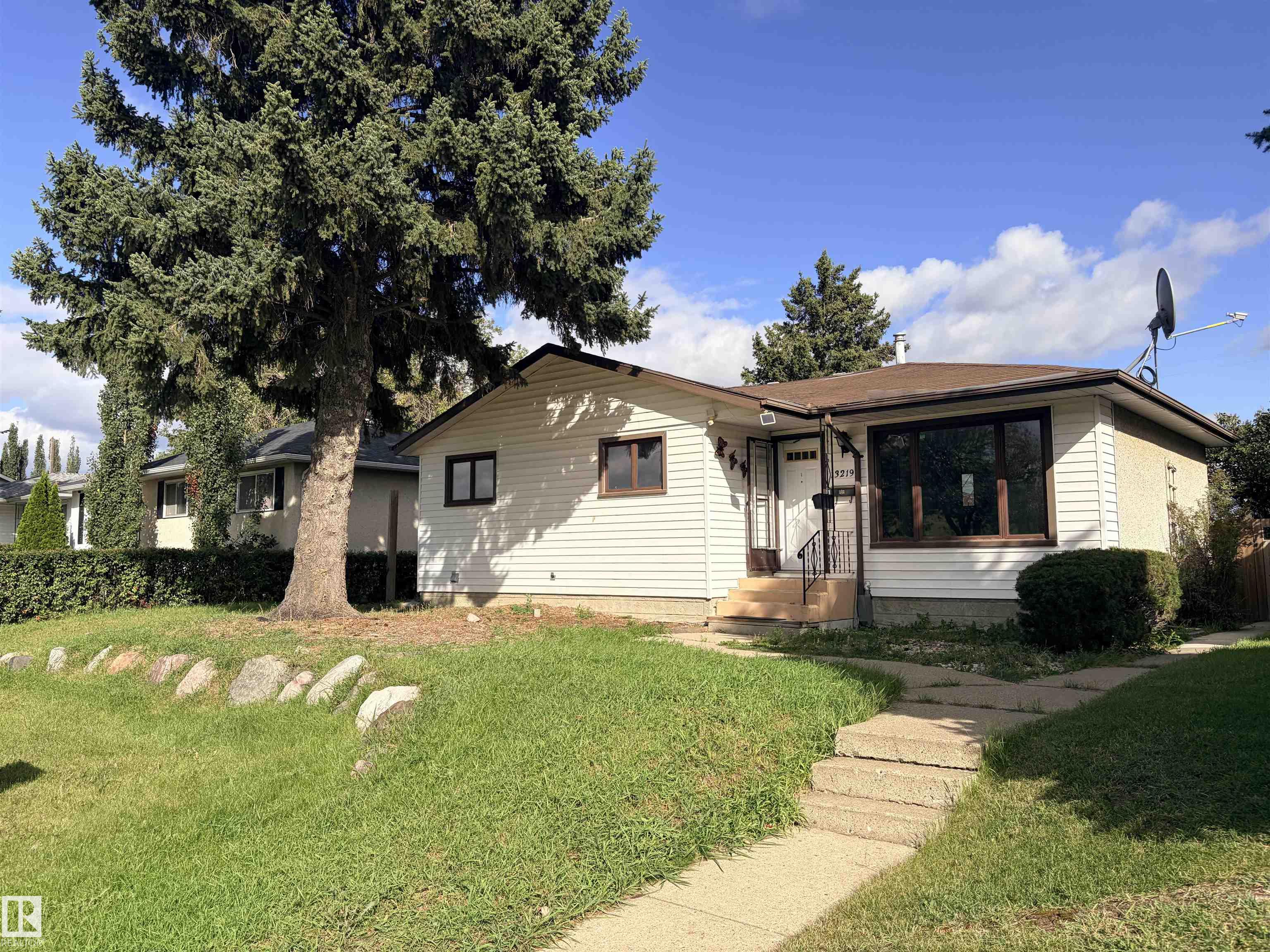 Photo 13 at 13219 107 Street NW, Rosslyn, Edmonton