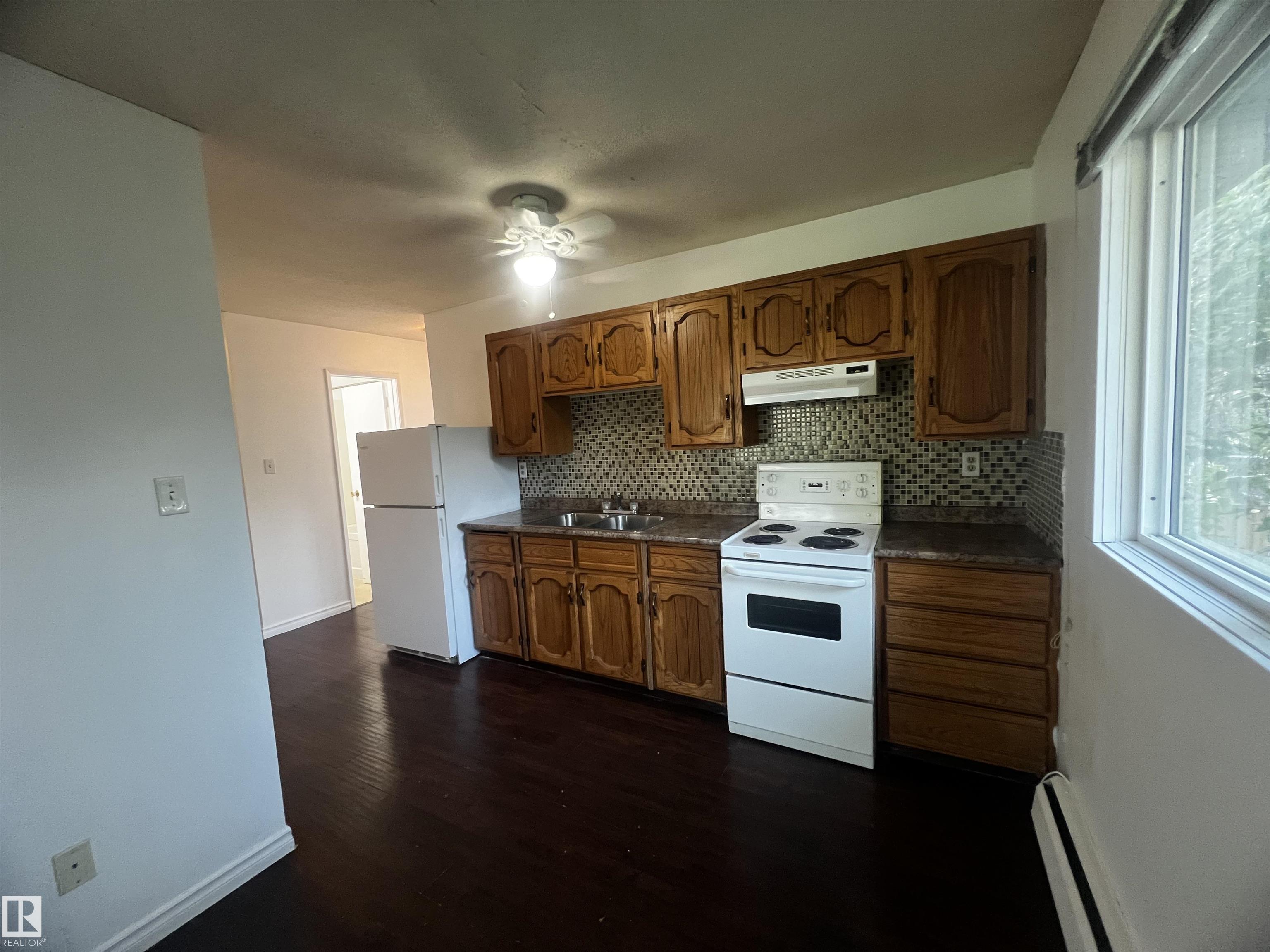 Photo 8 at 12719 118 Street NW, Calder, Edmonton