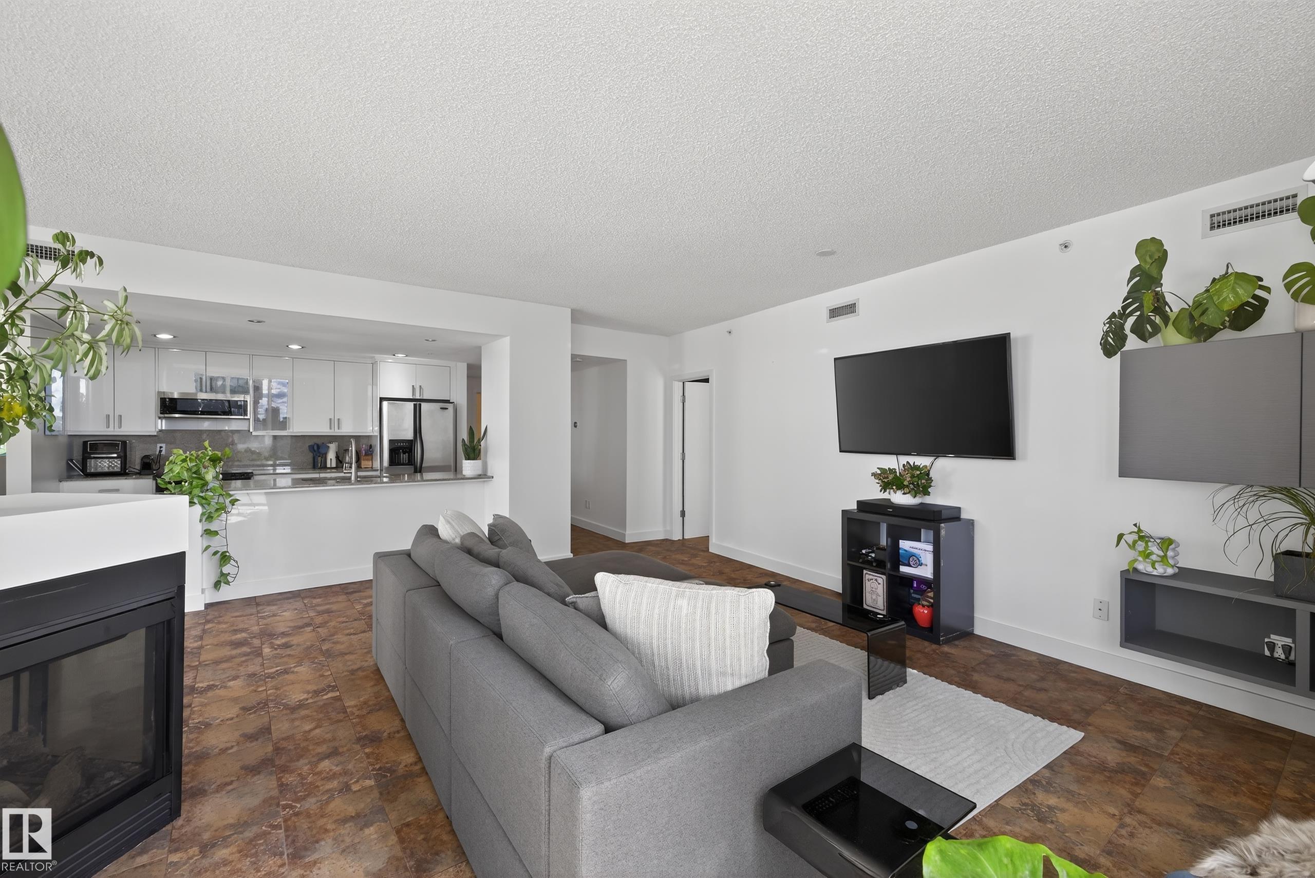 Photo 4 at 701 - 10028 119 Street NW, Wîhkwêntôwin, Edmonton