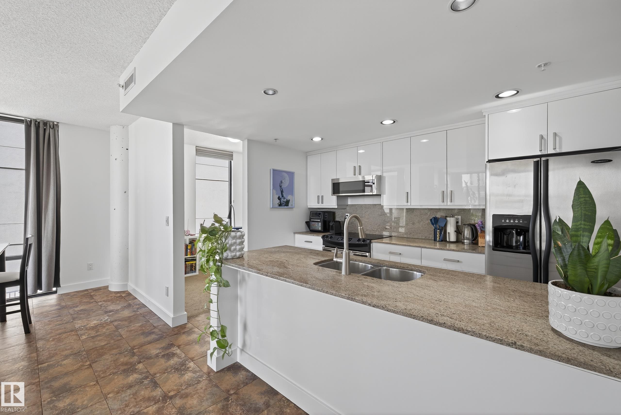Photo 7 at 701 - 10028 119 Street NW, Wîhkwêntôwin, Edmonton