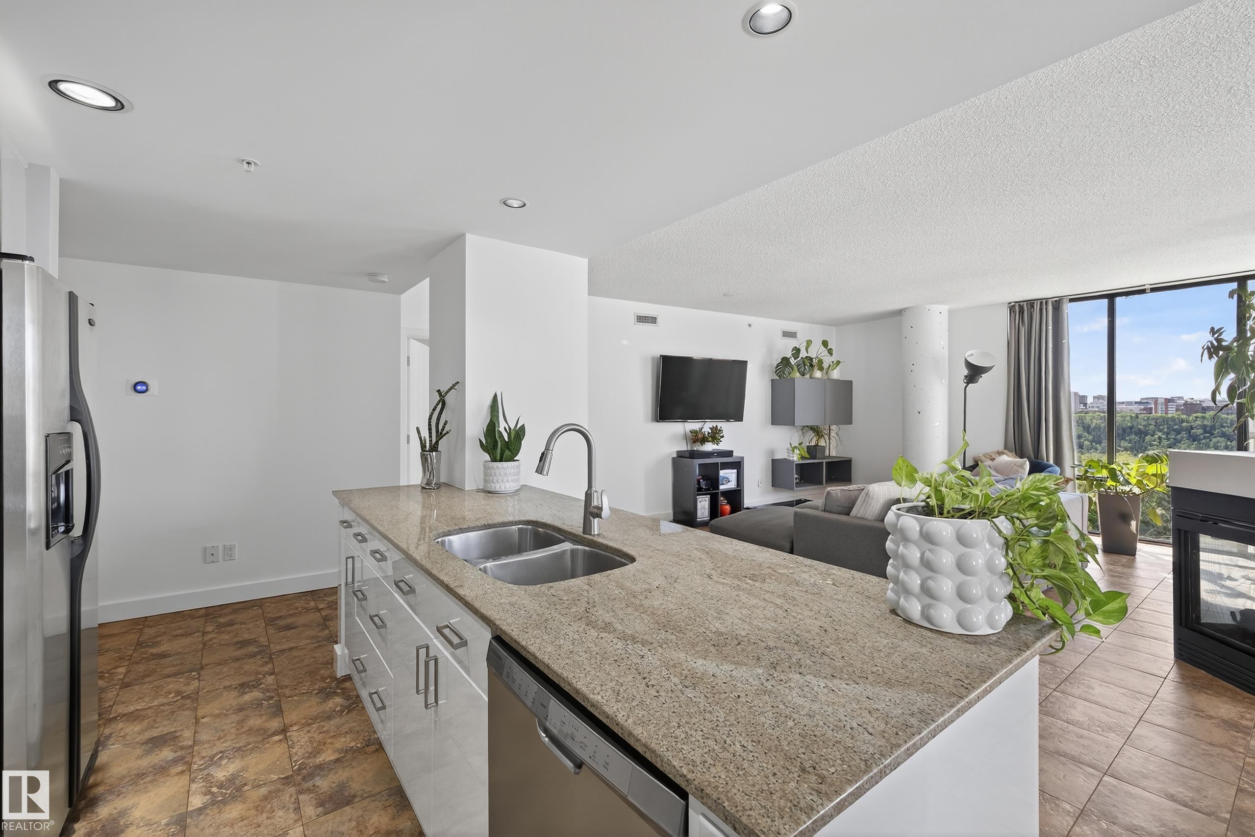 Photo 10 at 701 - 10028 119 Street NW, Wîhkwêntôwin, Edmonton