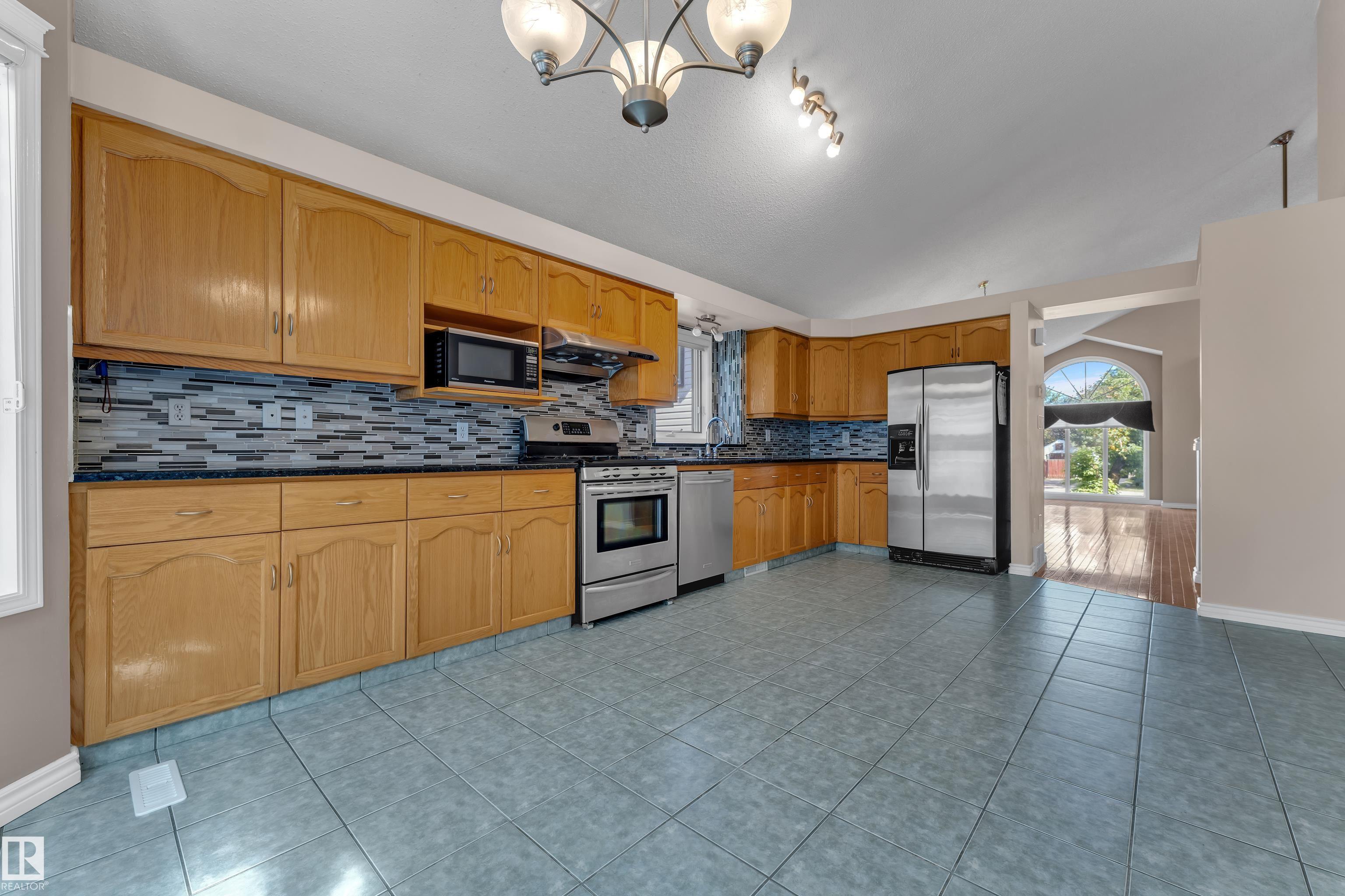 Photo 12 at 9722 157 Street NW, Glenwood, Edmonton