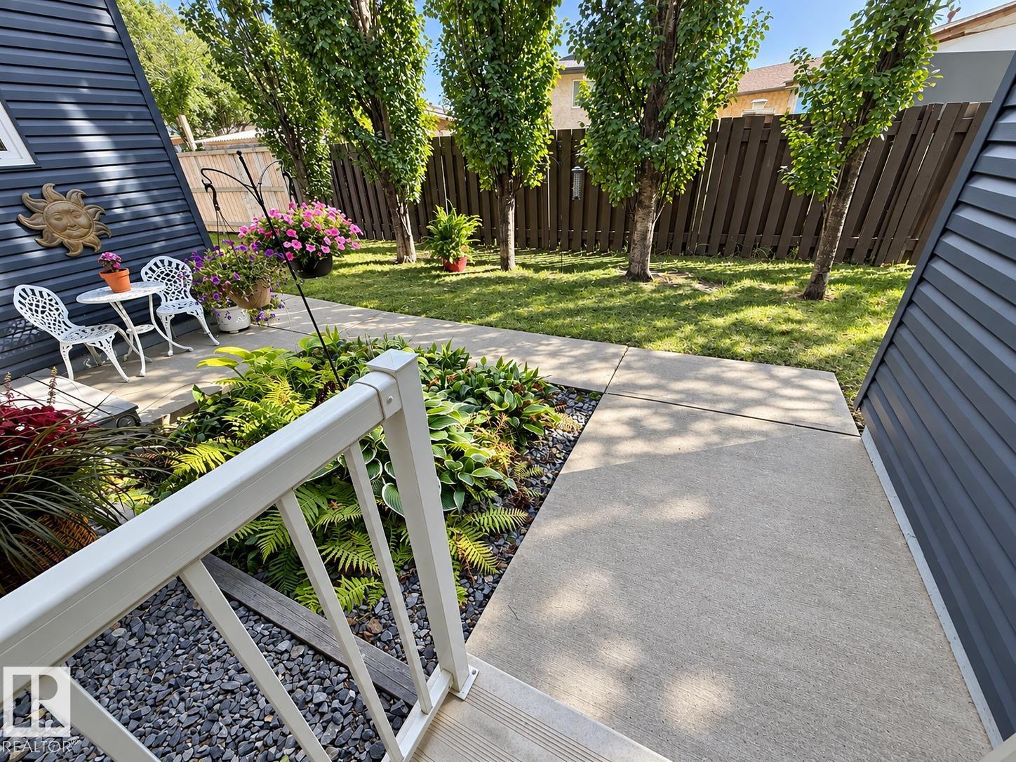 Photo 2 at 3526 42 Street NW, Minchau, Edmonton