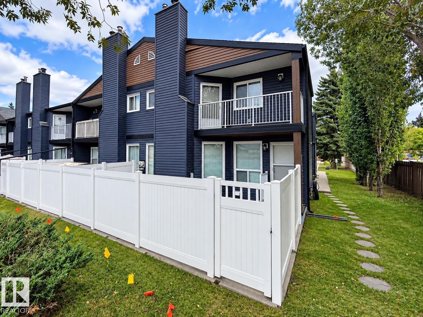 Photo 3 at 3526 42 Street NW, Minchau, Edmonton