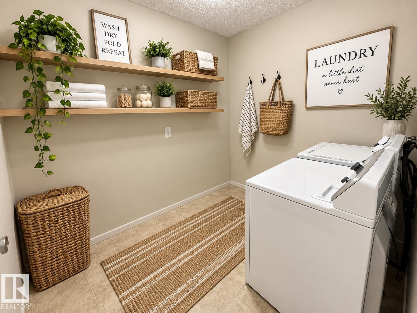 Photo 5 at 3526 42 Street NW, Minchau, Edmonton