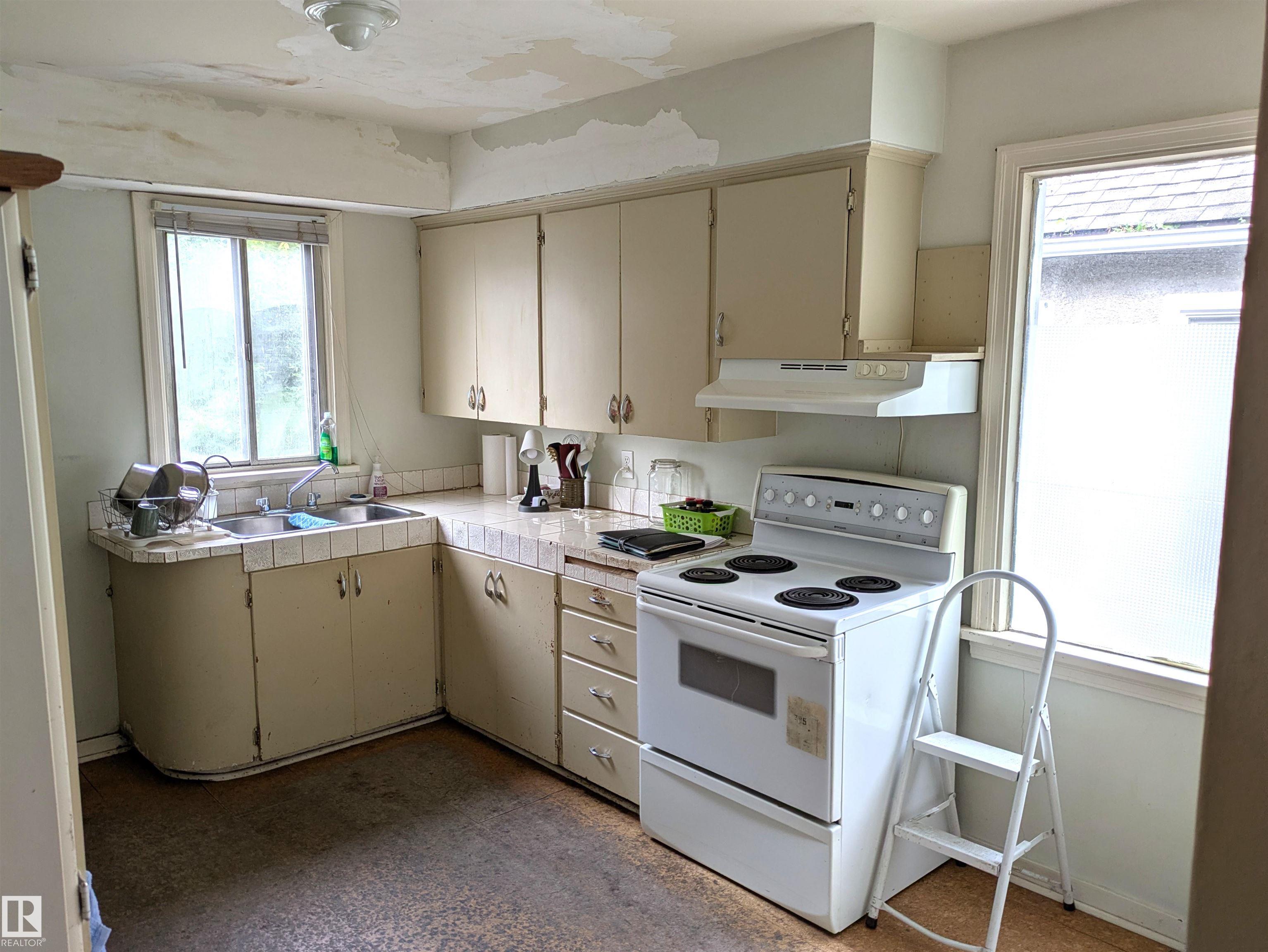 Photo 4 at 11412 85 Street NW, Parkdale, Edmonton