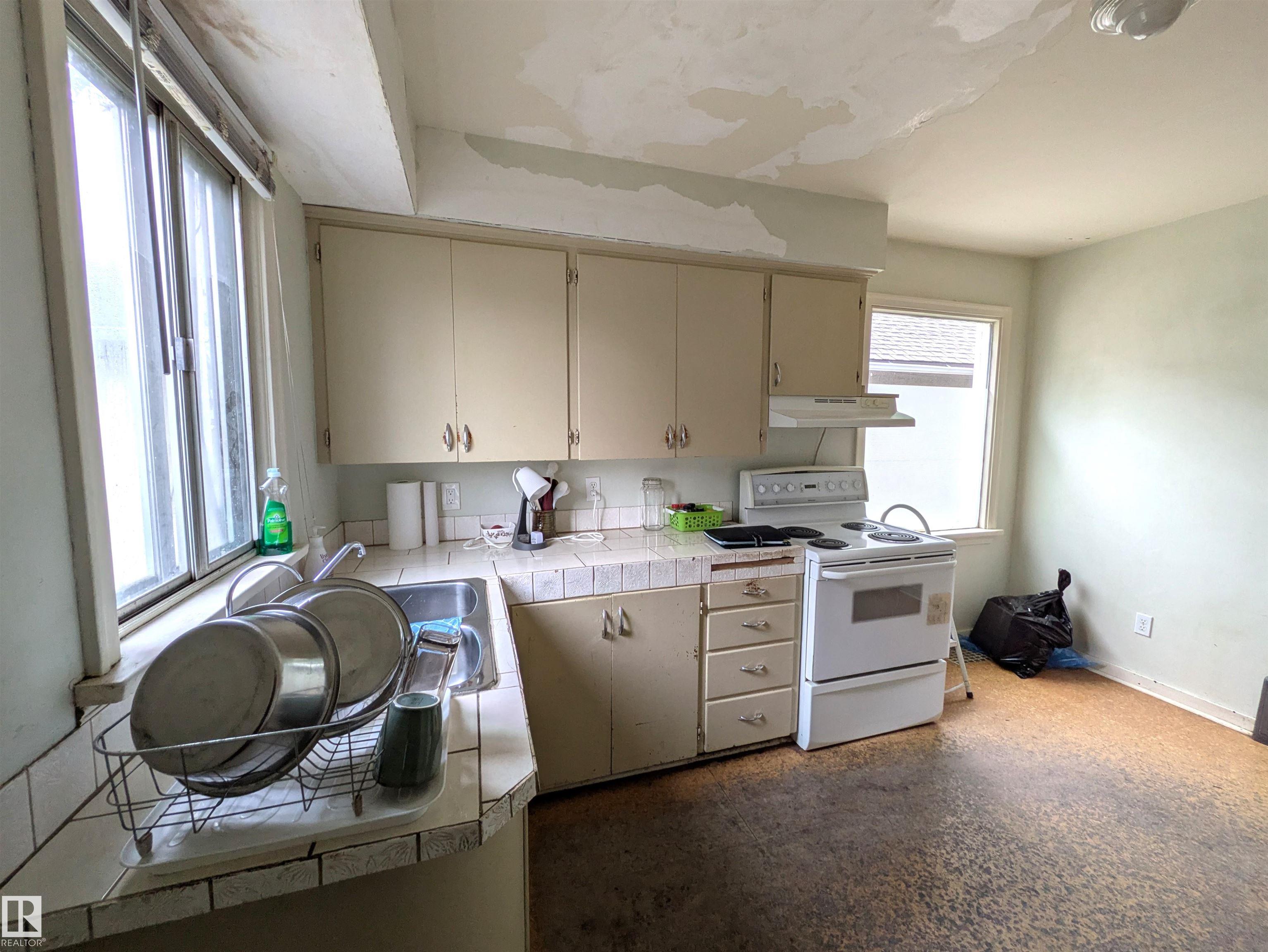 Photo 5 at 11412 85 Street NW, Parkdale, Edmonton