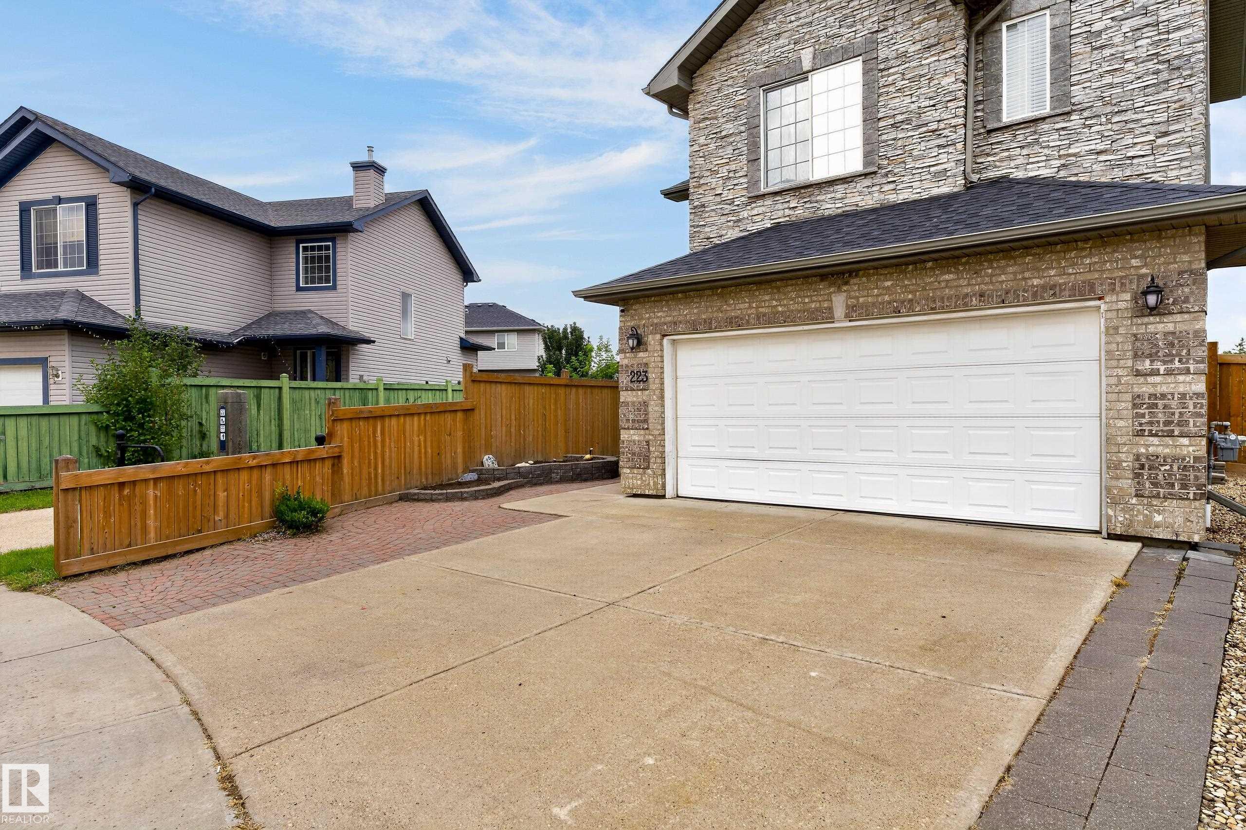 Listing photo thumbnail