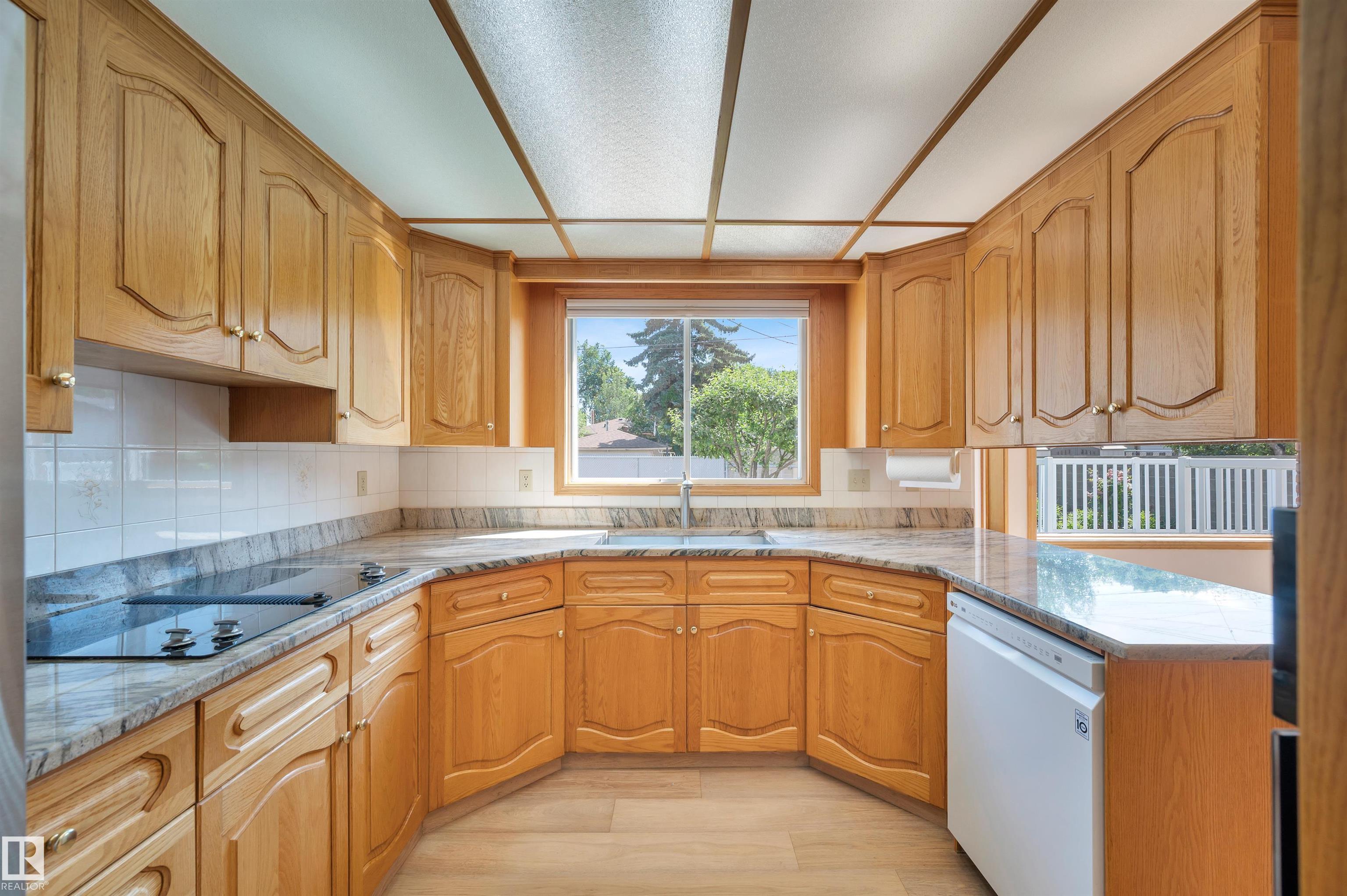 Photo 11 at 10155 74 Street NW, Terrace Heights, Edmonton
