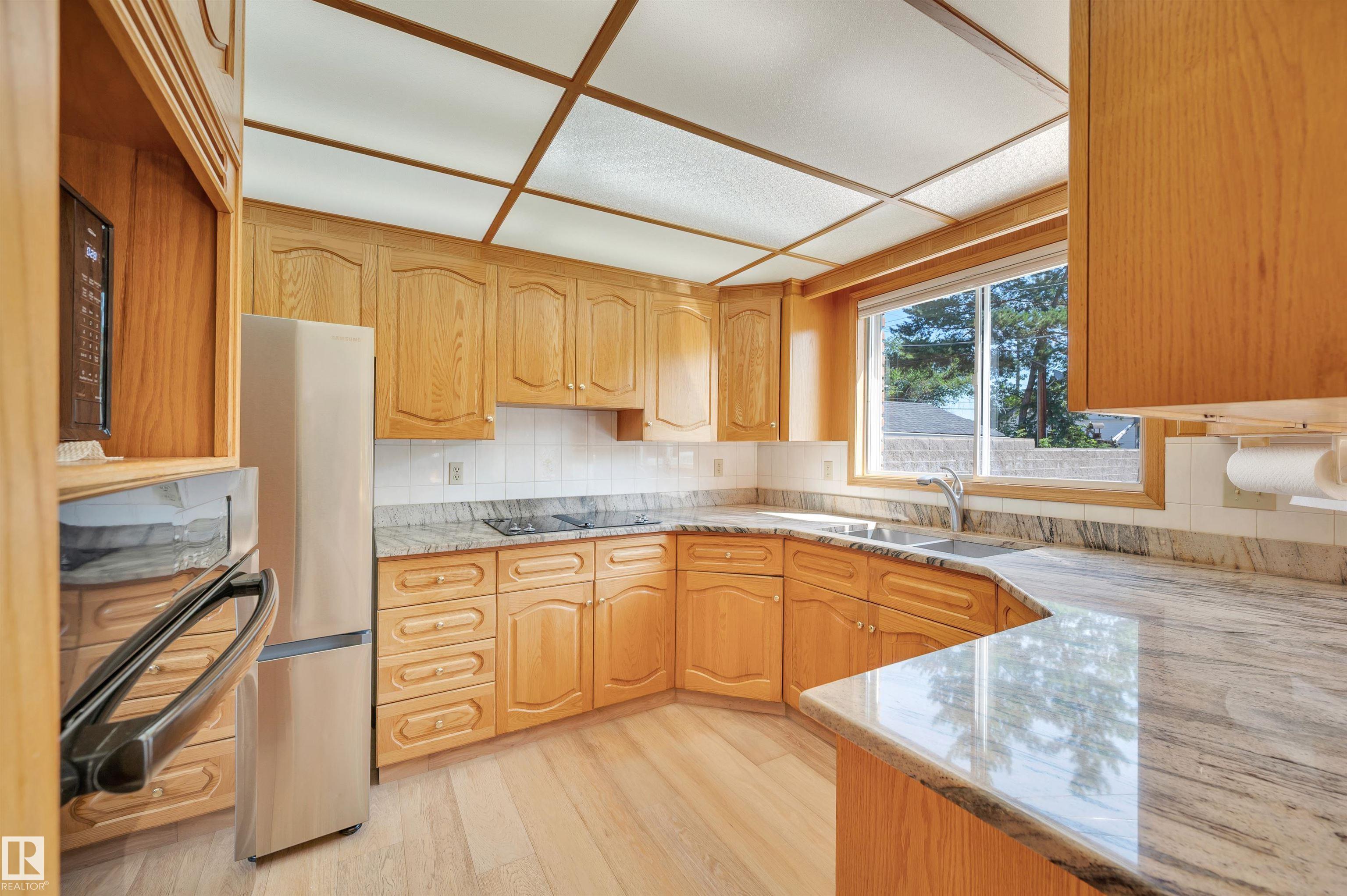 Photo 12 at 10155 74 Street NW, Terrace Heights, Edmonton