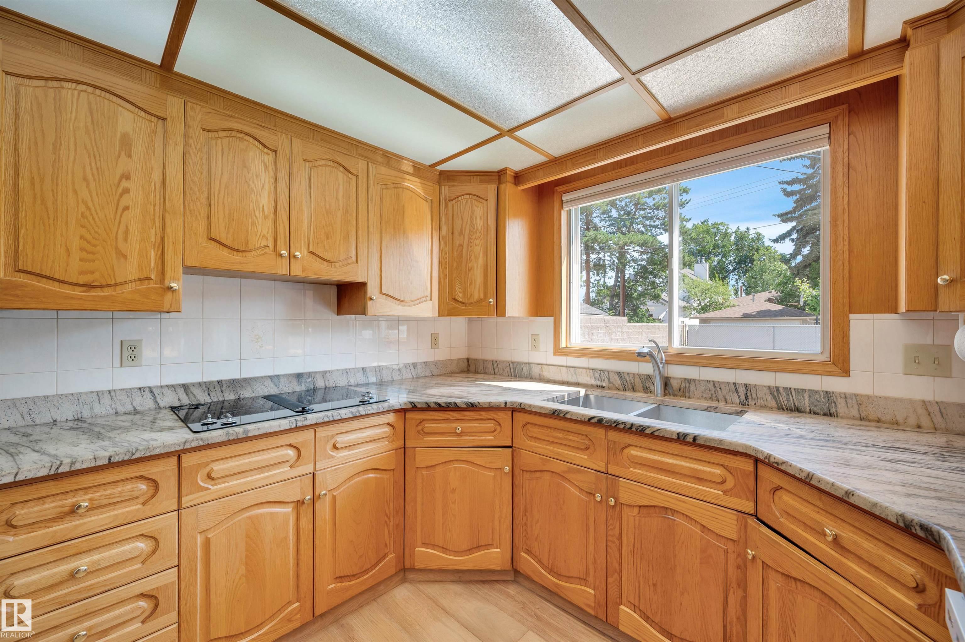 Photo 14 at 10155 74 Street NW, Terrace Heights, Edmonton