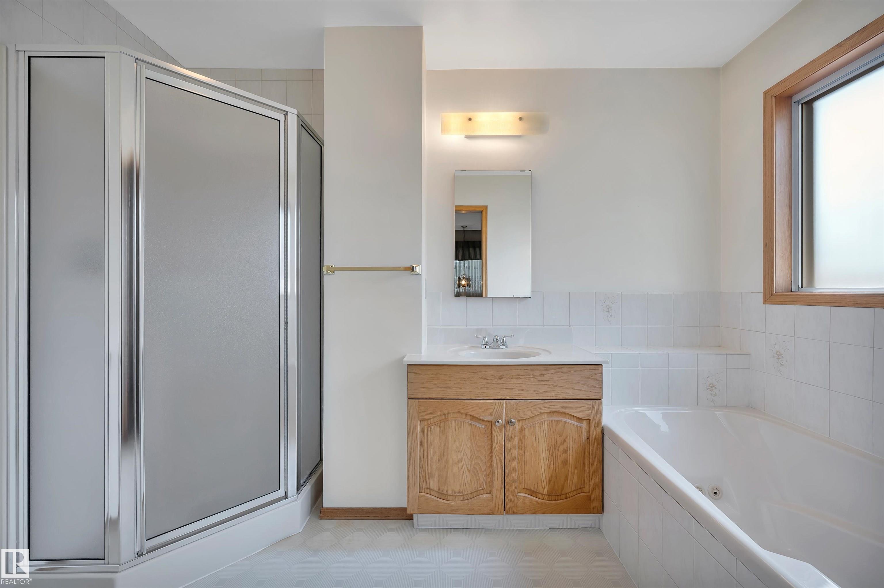 Photo 32 at 10155 74 Street NW, Terrace Heights, Edmonton
