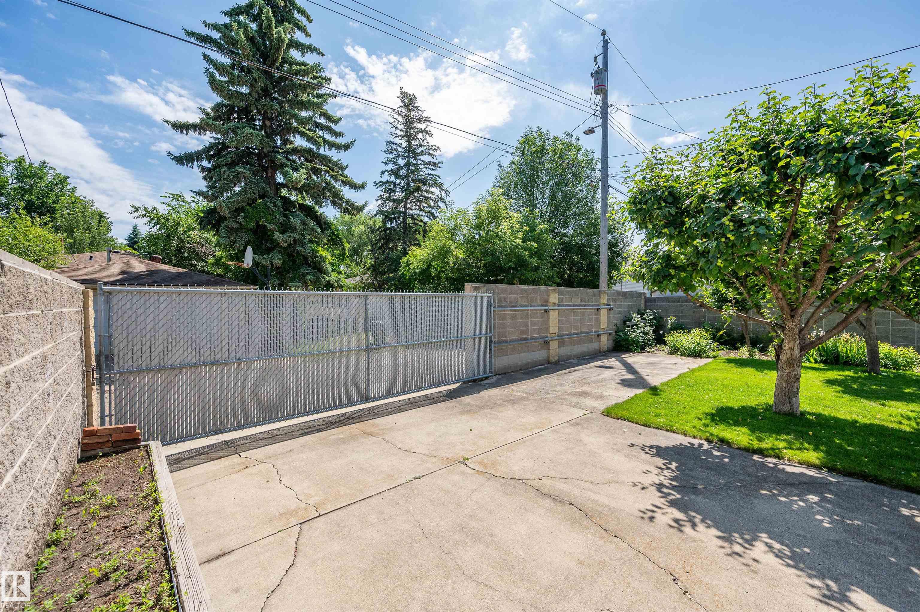 Photo 58 at 10155 74 Street NW, Terrace Heights, Edmonton