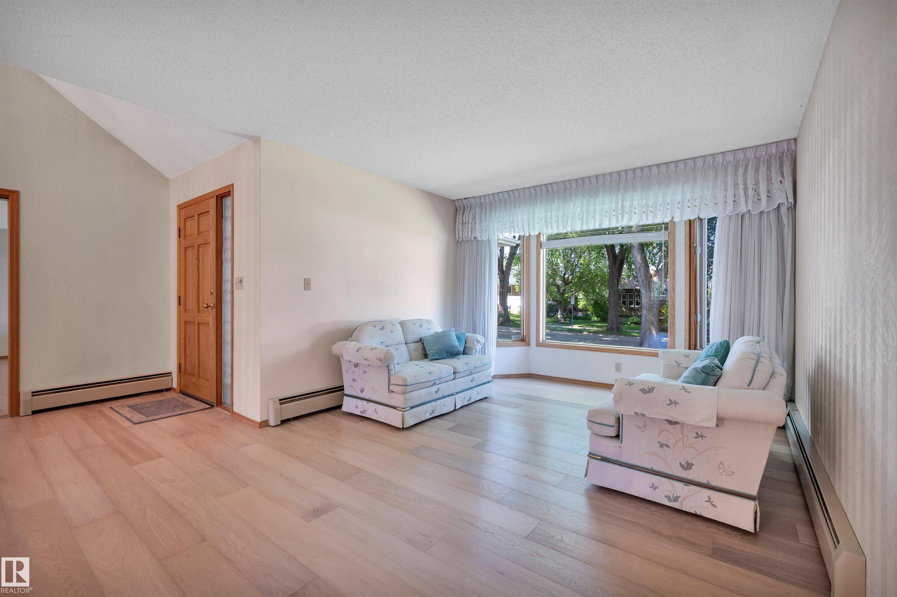 Photo 7 at 10155 74 Street NW, Terrace Heights, Edmonton