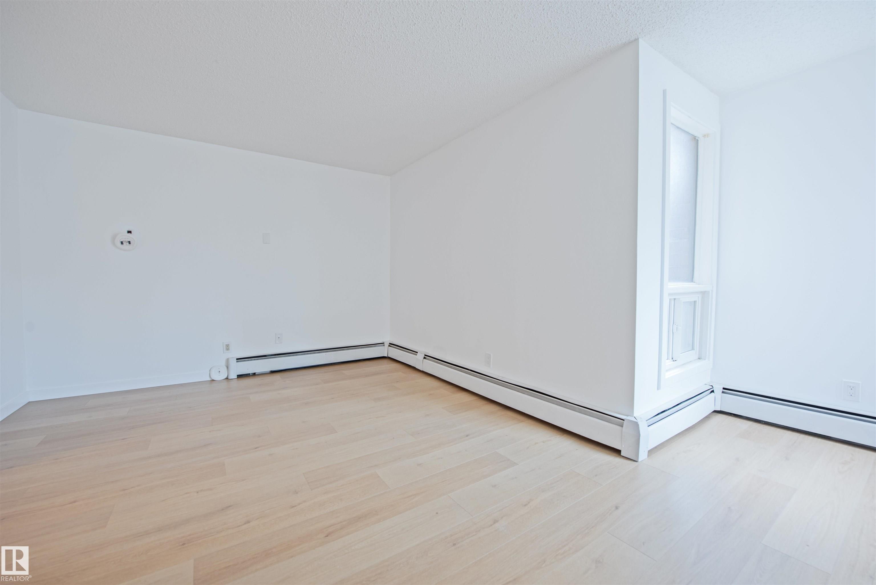 Photo 14 at 1 - 10032 113 Street NW, Wîhkwêntôwin, Edmonton