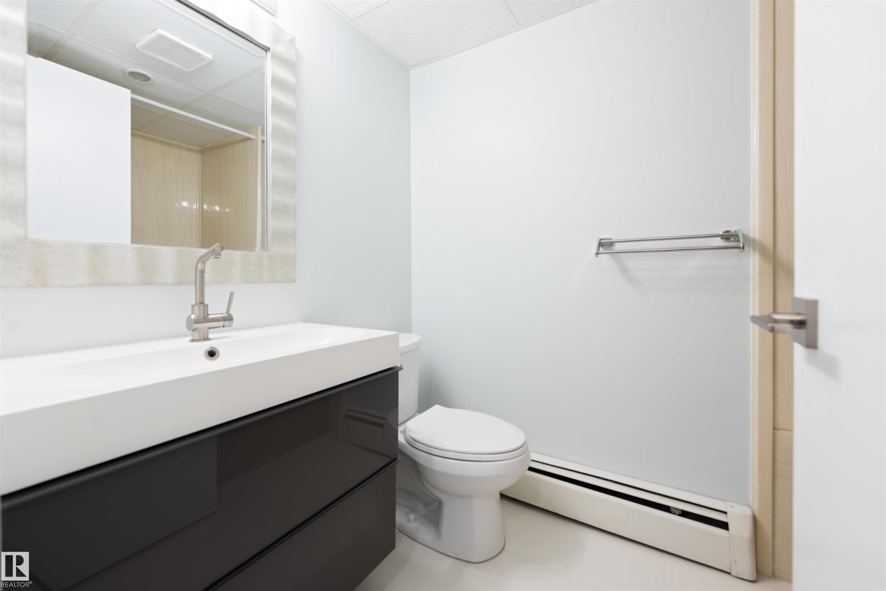 Photo 17 at 1 - 10032 113 Street NW, Wîhkwêntôwin, Edmonton