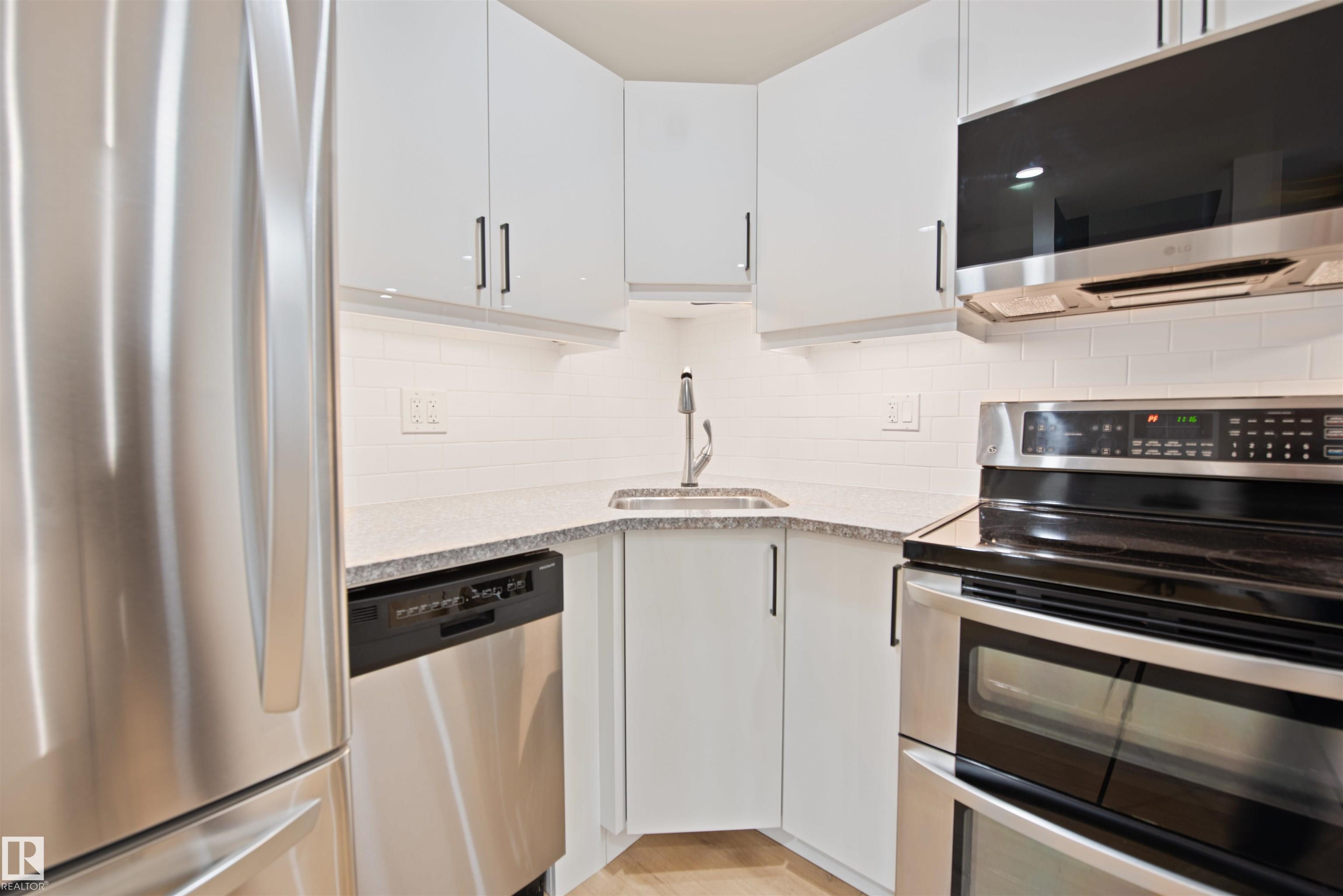 Photo 21 at 1 - 10032 113 Street NW, Wîhkwêntôwin, Edmonton