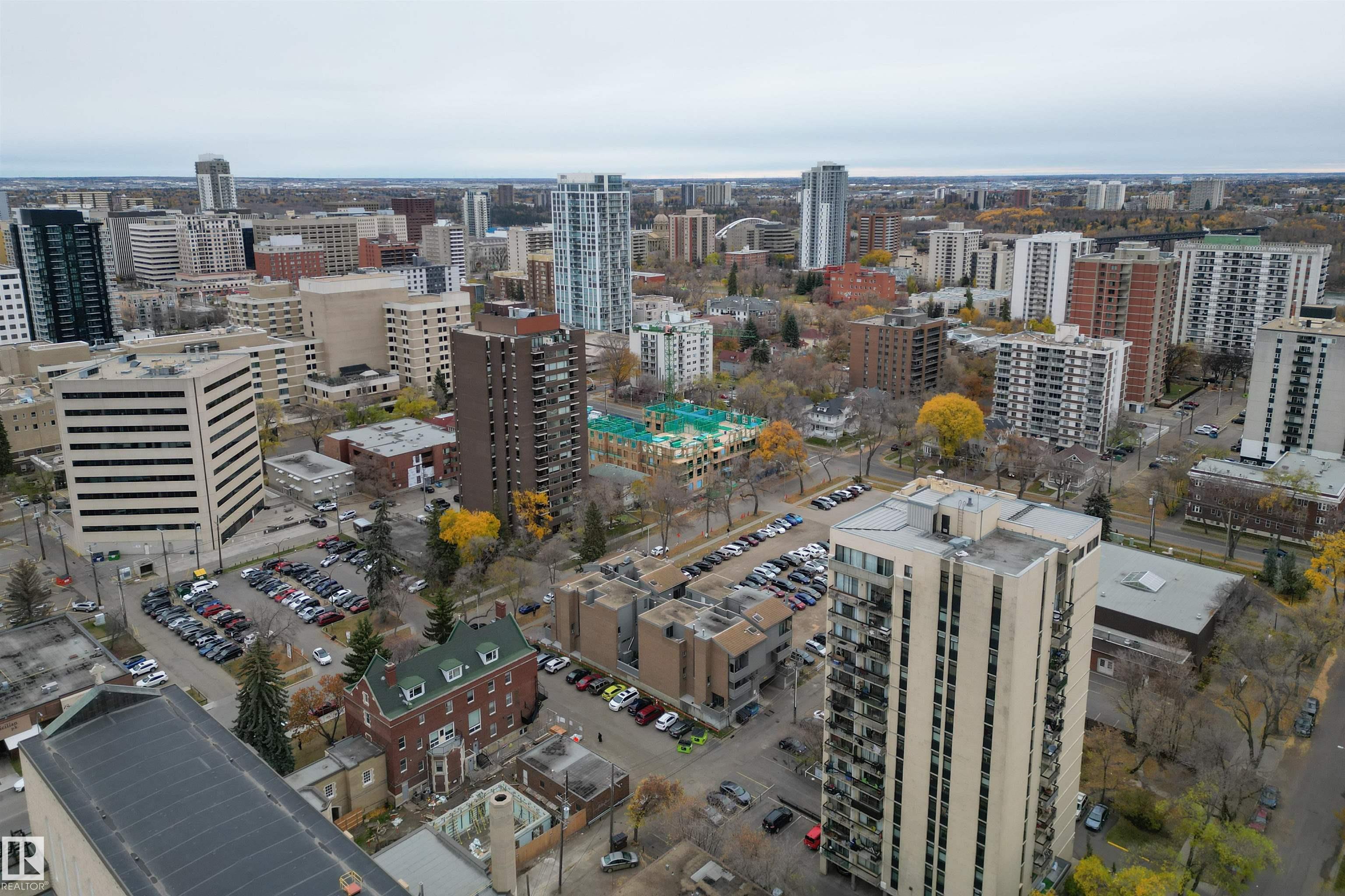 Photo 24 at 1 - 10032 113 Street NW, Wîhkwêntôwin, Edmonton