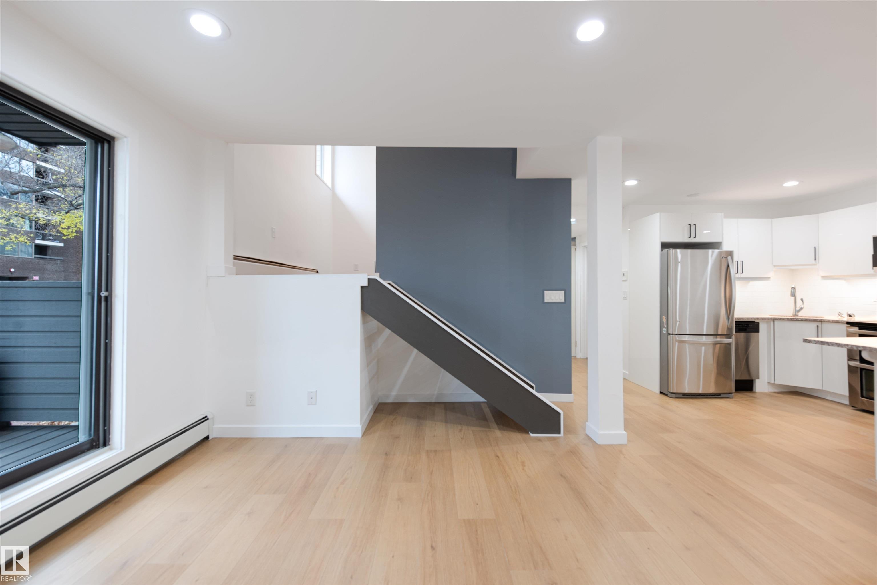 Photo 6 at 1 - 10032 113 Street NW, Wîhkwêntôwin, Edmonton