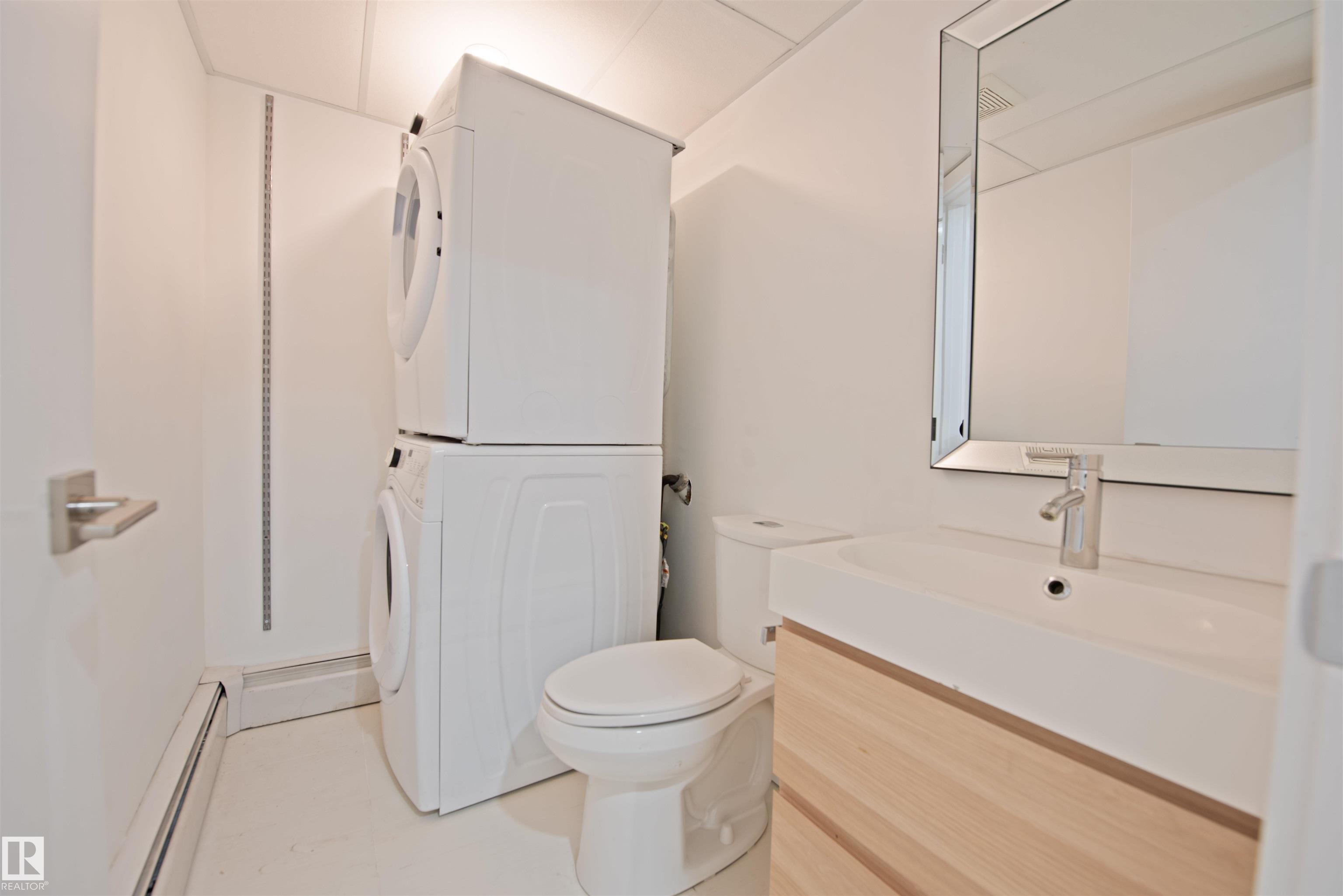 Photo 10 at 1 - 10032 113 Street NW, Wîhkwêntôwin, Edmonton